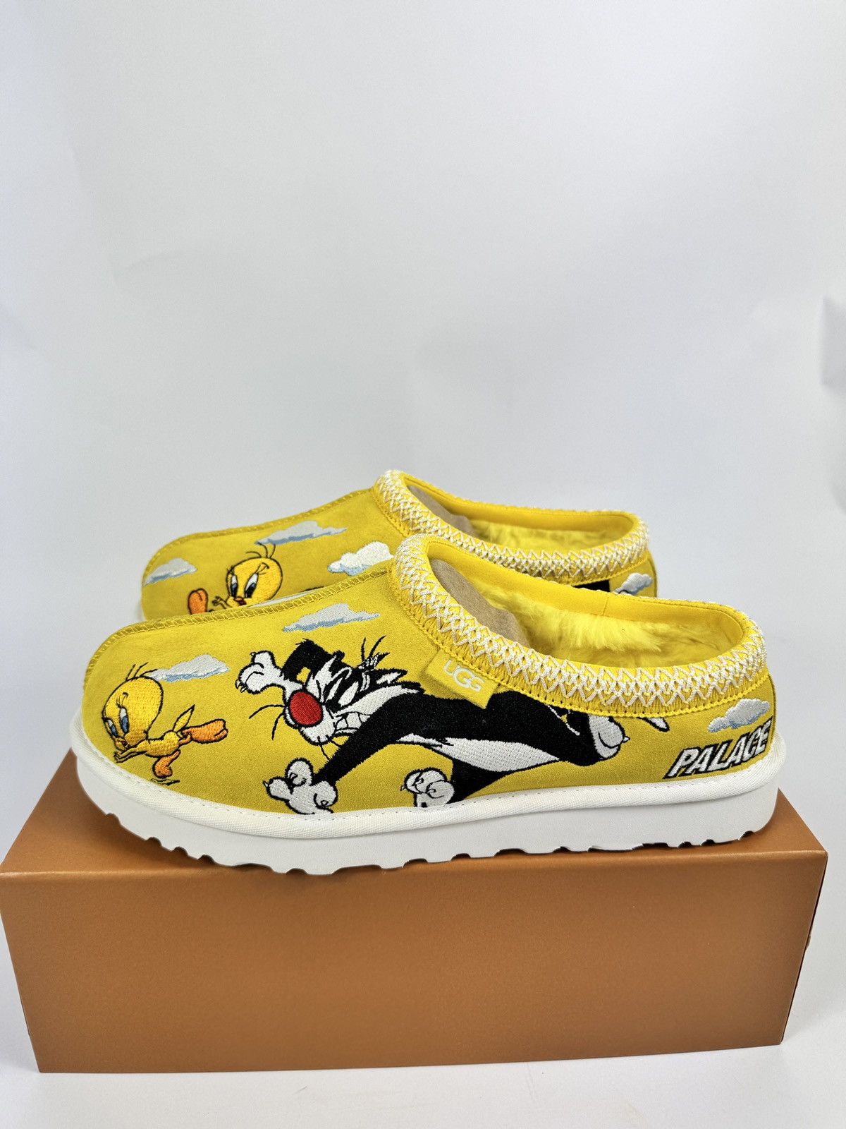 Palace × Ugg LOONEY TUNES UGGS Size US 10 / EU 43 - 5 Thumbnail