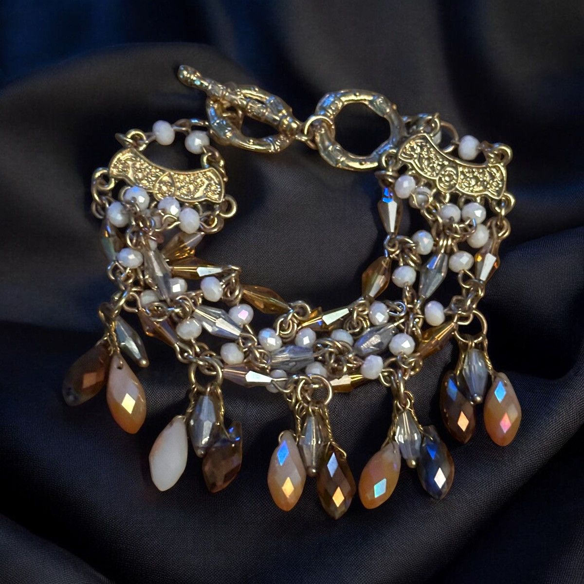 Other Gold tone woven glass bead dangle toggle bracelet Size ONE SIZE - 1 Thumbnail