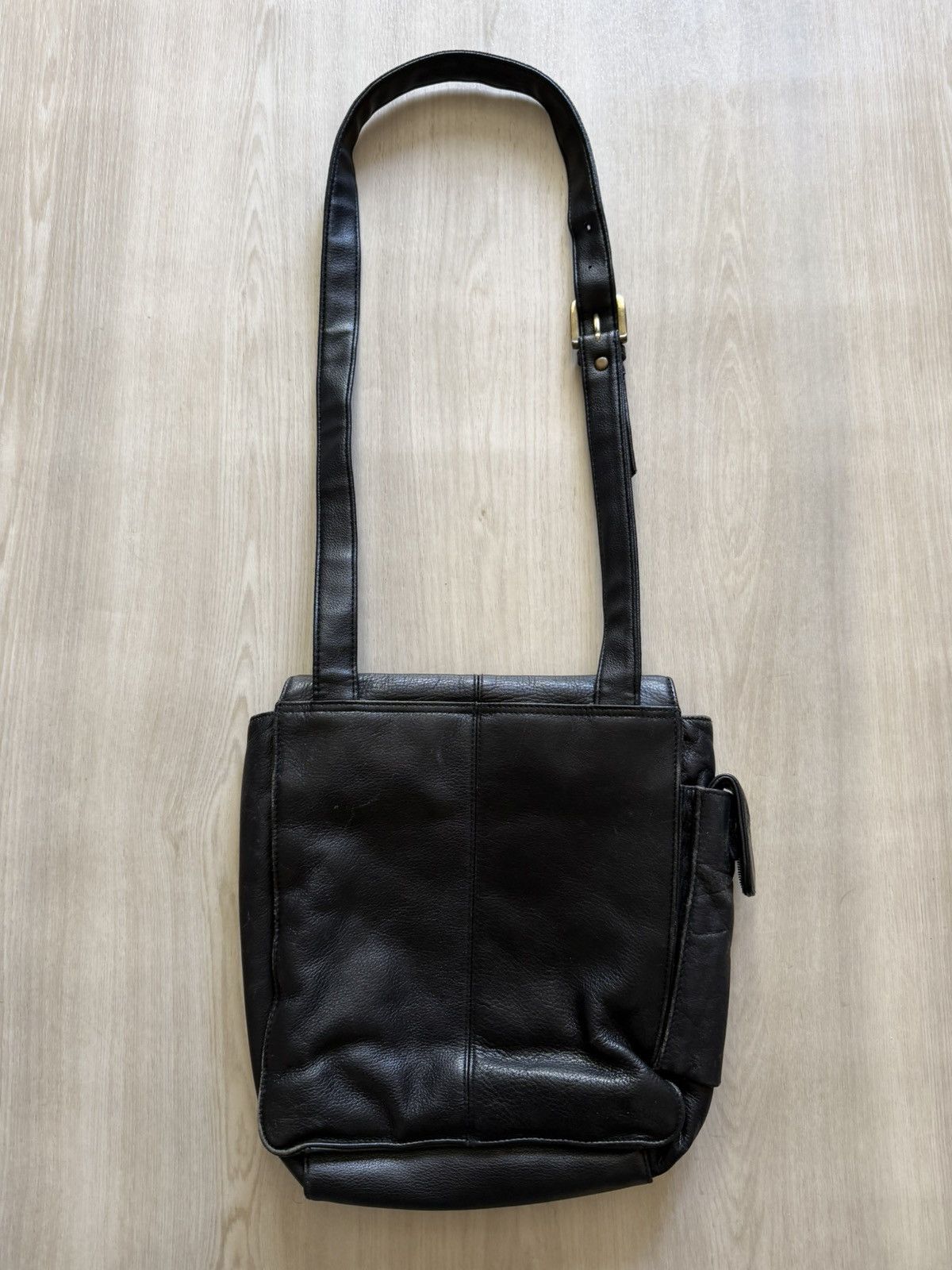 Liz Claiborne Vintage CRAZY HORSE Leather Crossbody Brown Shoulder Bag Size ONE SIZE - 4 Thumbnail