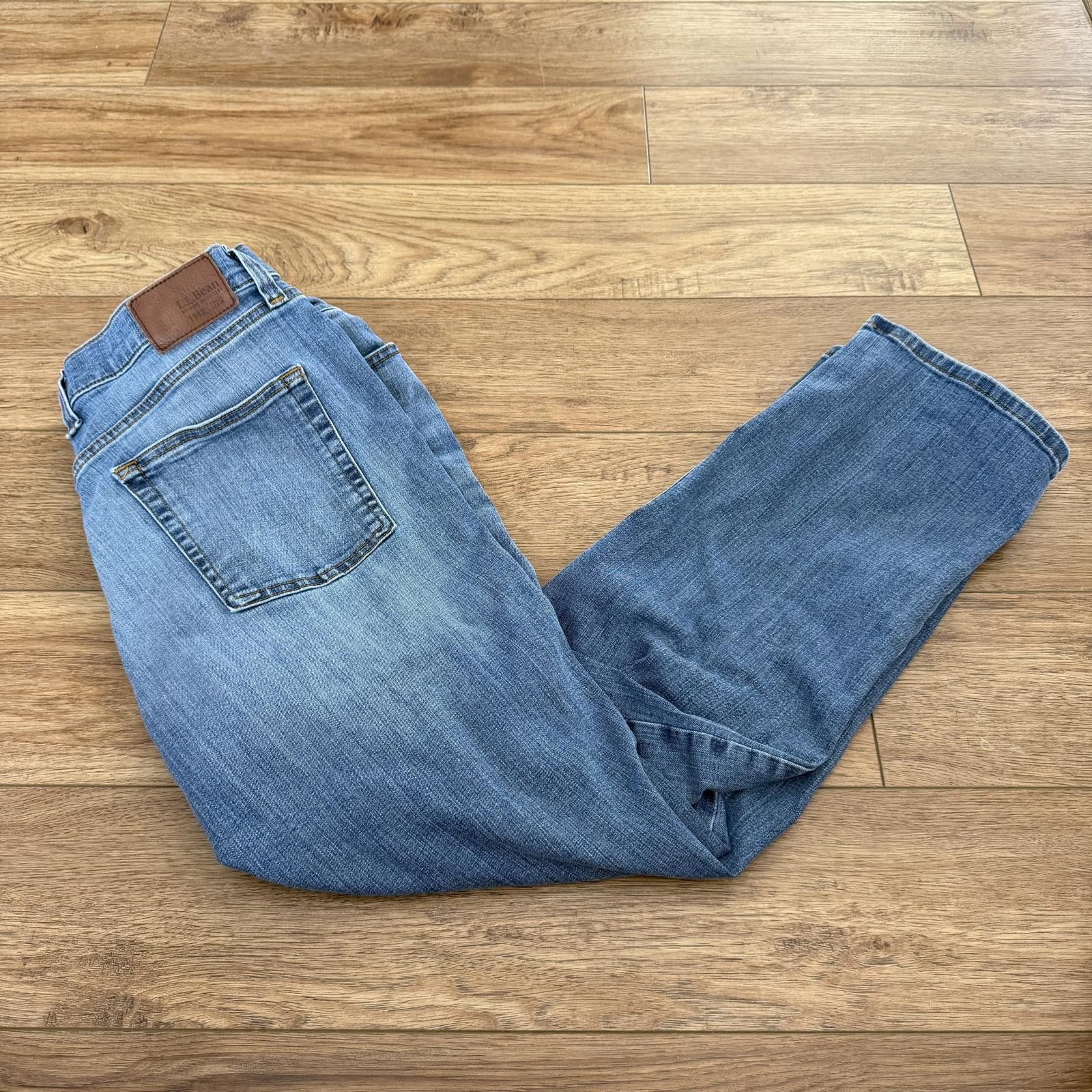 L.L. Bean L.L. Bean Beanflex Classic Fit Light Denim Jeans 36x28 Size US 36 / EU 52 - 1 Thumbnail