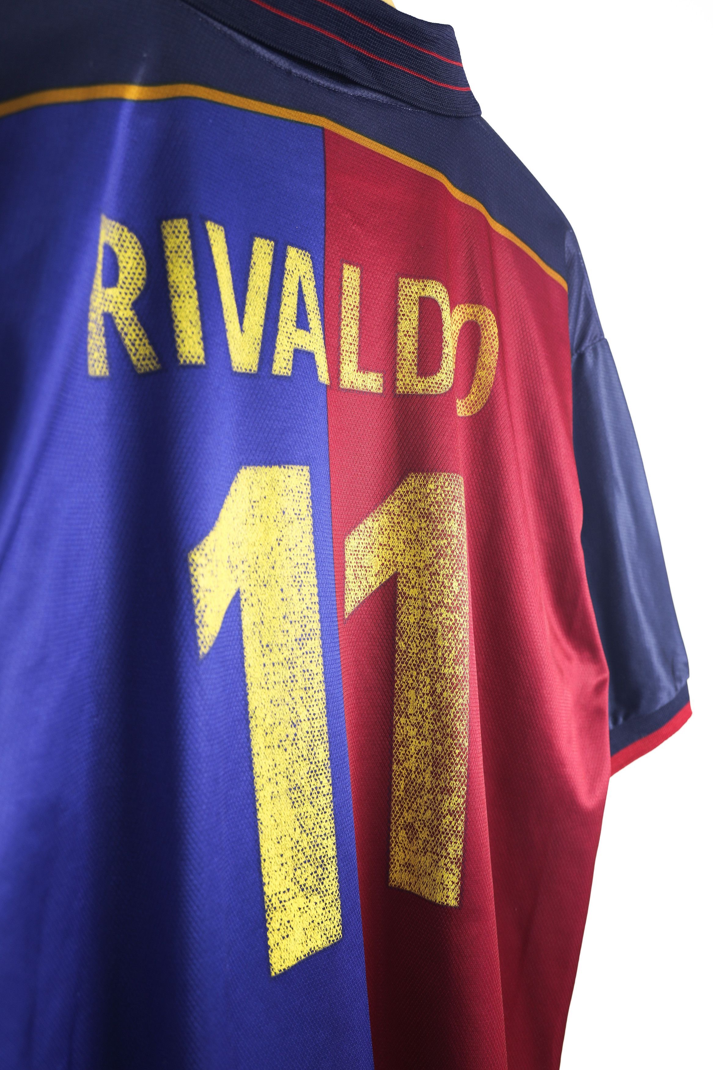 Vintage Vintage F.C. Barcelona "Rivaldo" 1999 Soccer Jersey T-shirt Size US XL / EU 56 / 4 - 11 Thumbnail