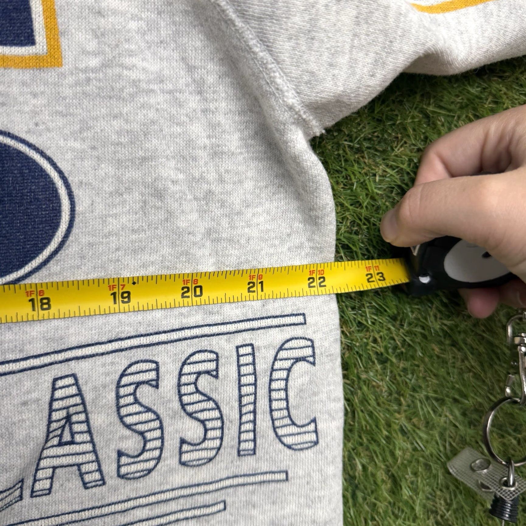 Fruit Of The Loom VINTAGE Yale Bulldogs Sweatshirt Mens 2XL Crewneck Gray 80s AOP Graphic Print Yale University Football Spirit Mens Size US XXL / EU 58 / 5 - 7 Thumbnail