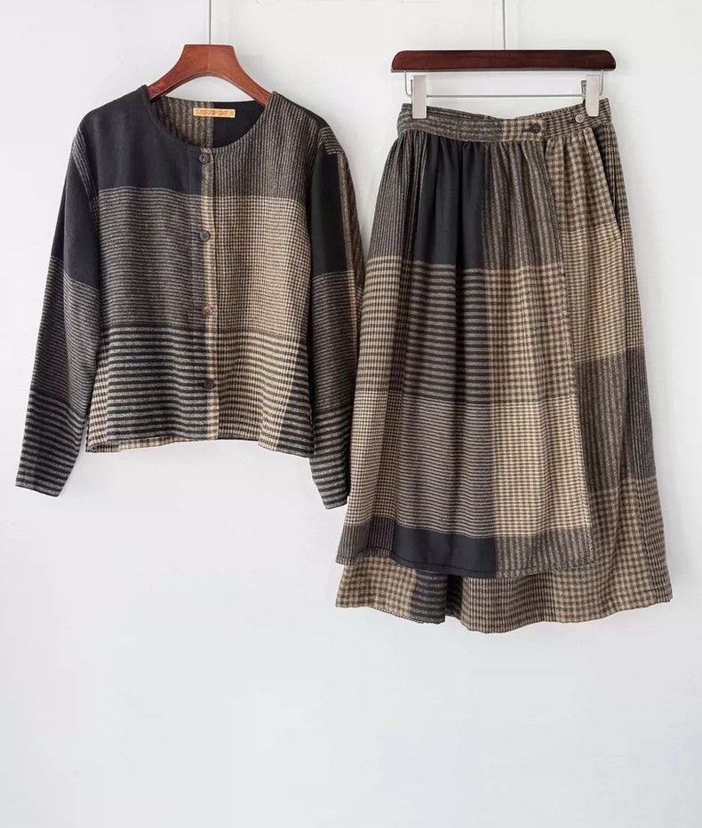 Issey Miyake Issey Miyake size:9 Brown striped checkered top Size S / US 4 / IT 40 - 1 Thumbnail