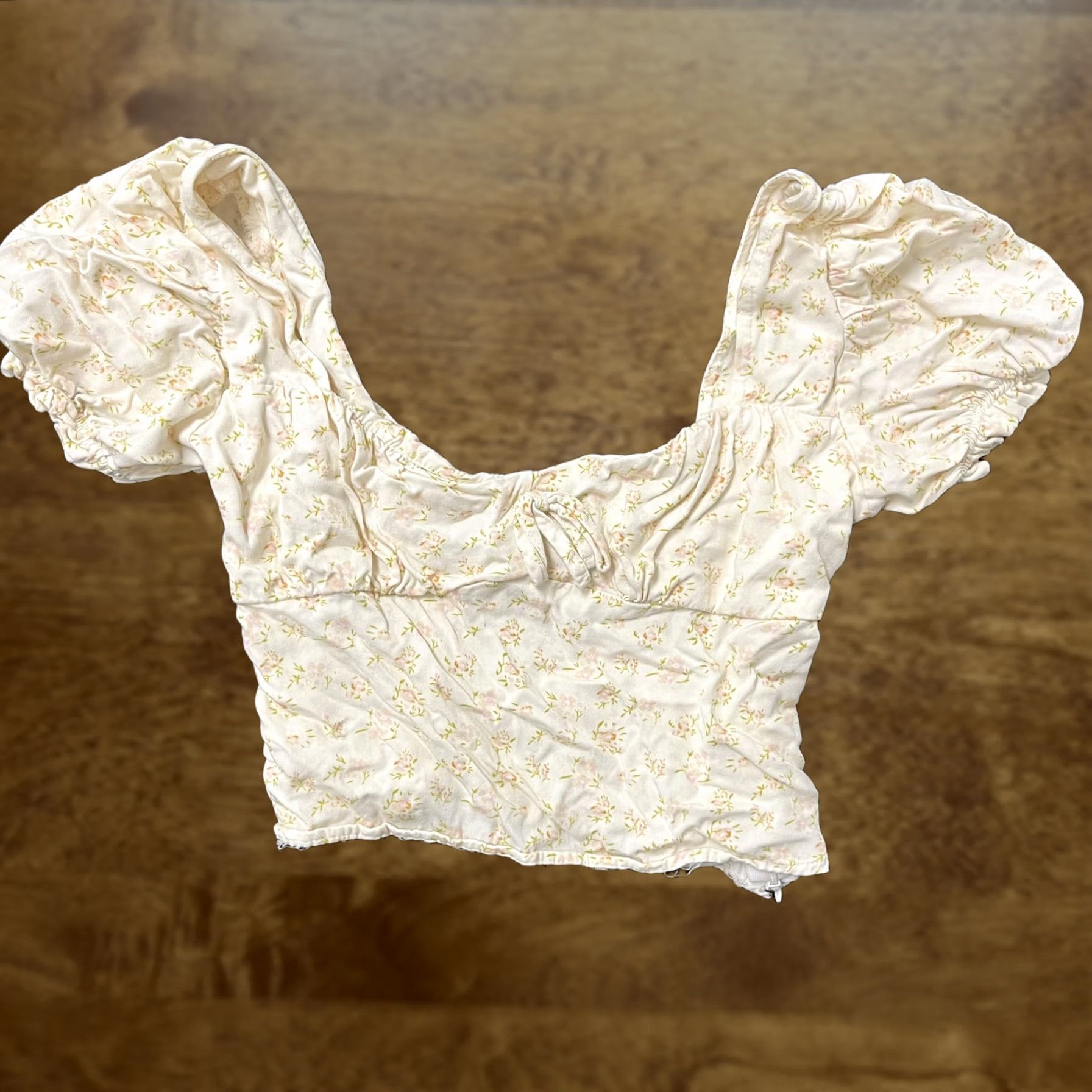 Urban Outfitters VINTAGE? No. Urban Outfitters Blouse Womens XS White Floral Puff Sleeve Square Neck Crop Size XS / US 0-2 / IT 36-38 - 1 Thumbnail