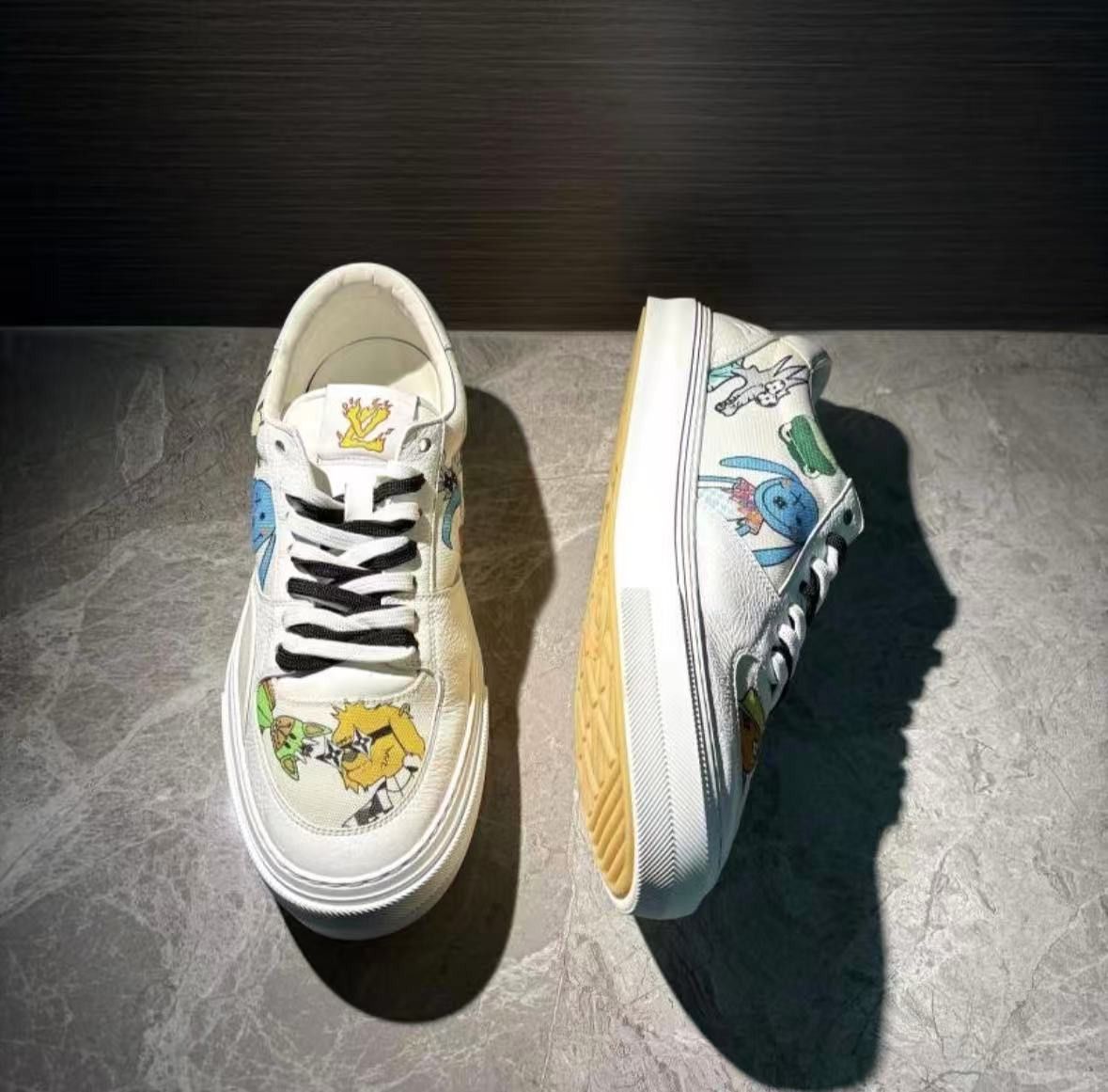 Louis Vuitton Louis Vuitton Printed Graphic White Lowtop Sneakers 11 Men Size US 11 / EU 44 - 1 Thumbnail
