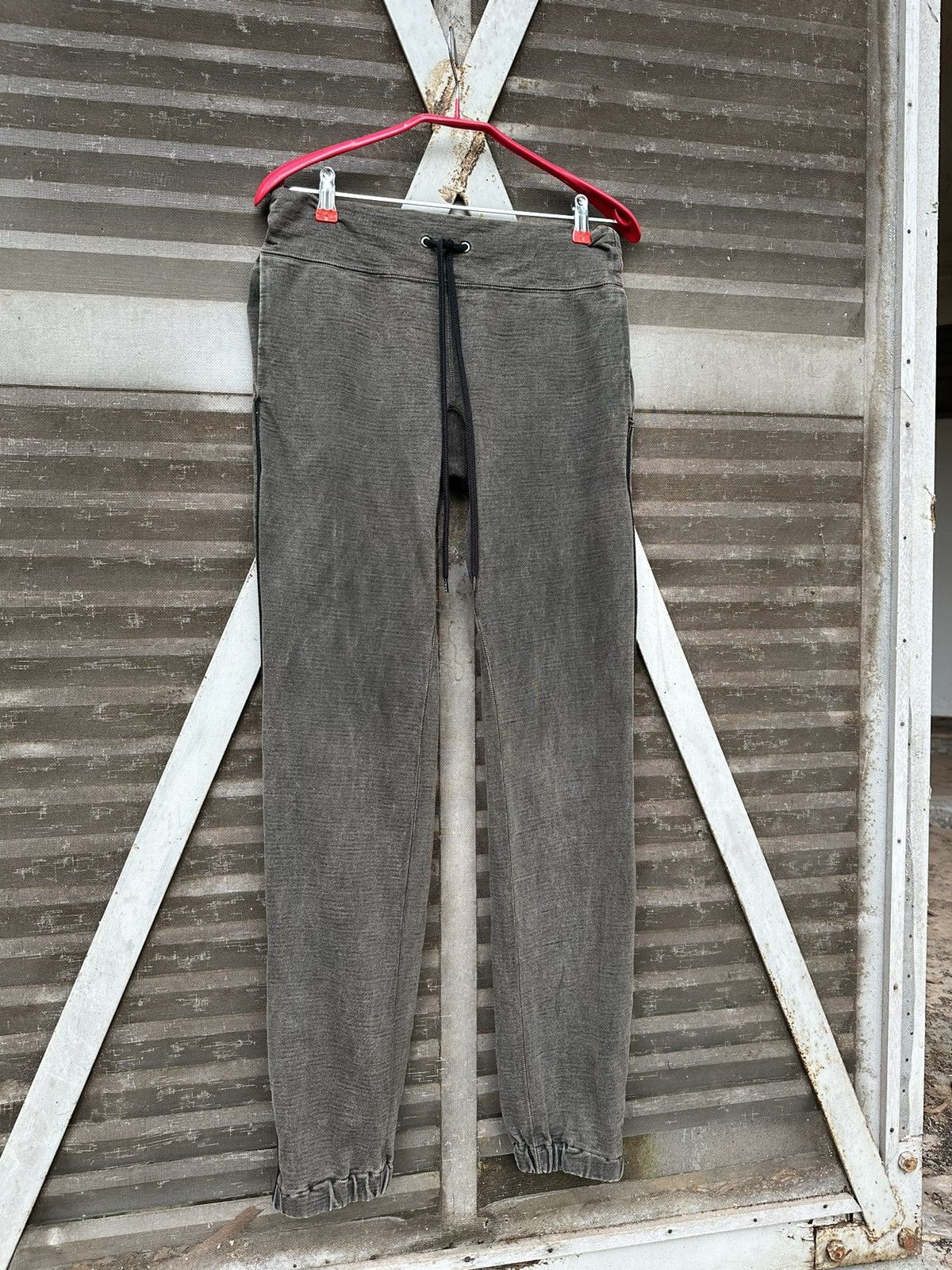 RIPVANWINKLE RIP VAN WINKLE DUSTY BLACK JOGGER PANTS RIRI ZIPPER Size US 30 / EU 46 - 4 Thumbnail