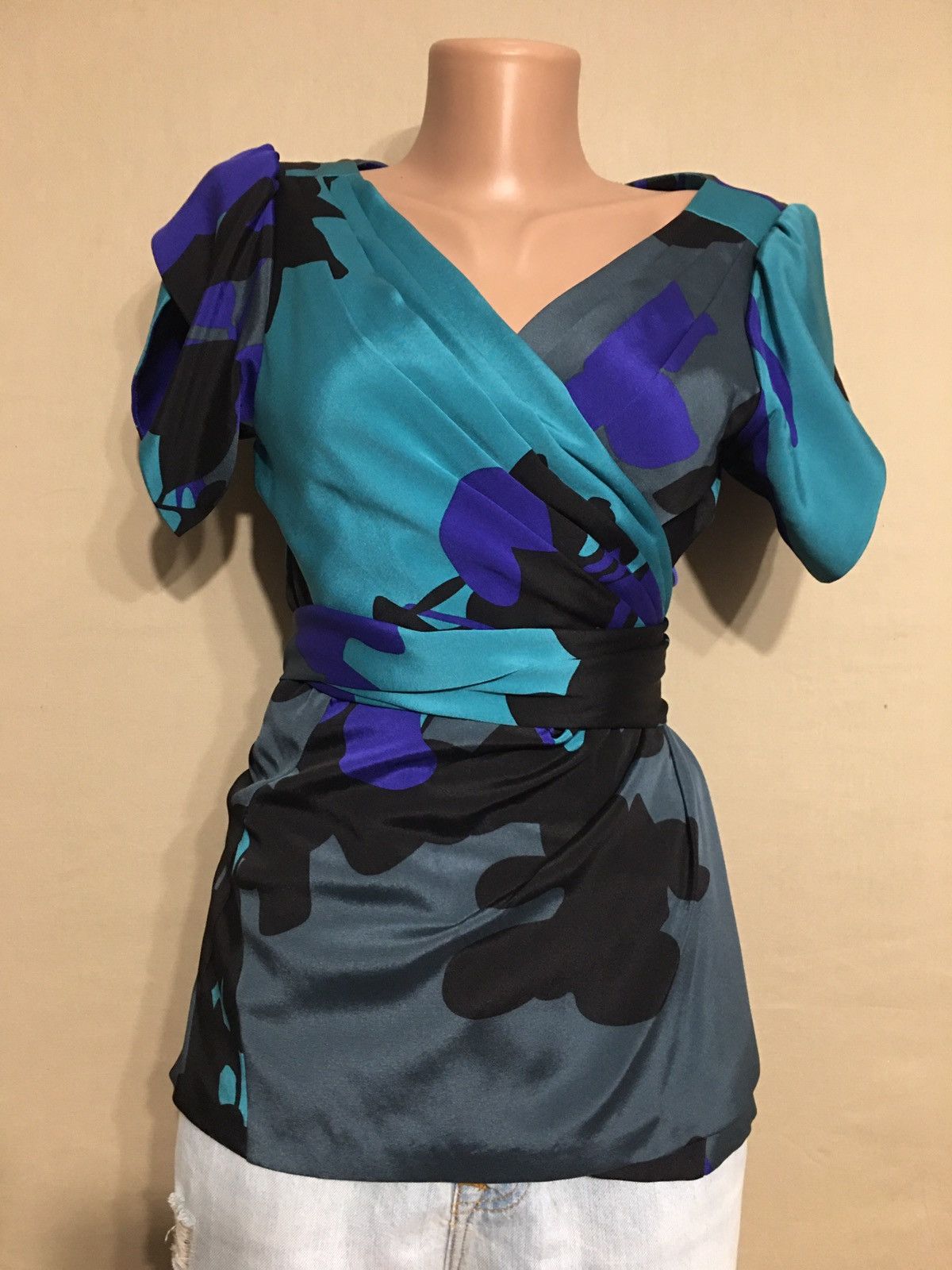 Diane von Furstenberg Diane von Furstenberg Rizerette Floral Print Silk Wrap Top Size S / US 4 / IT 40 - 2 Thumbnail