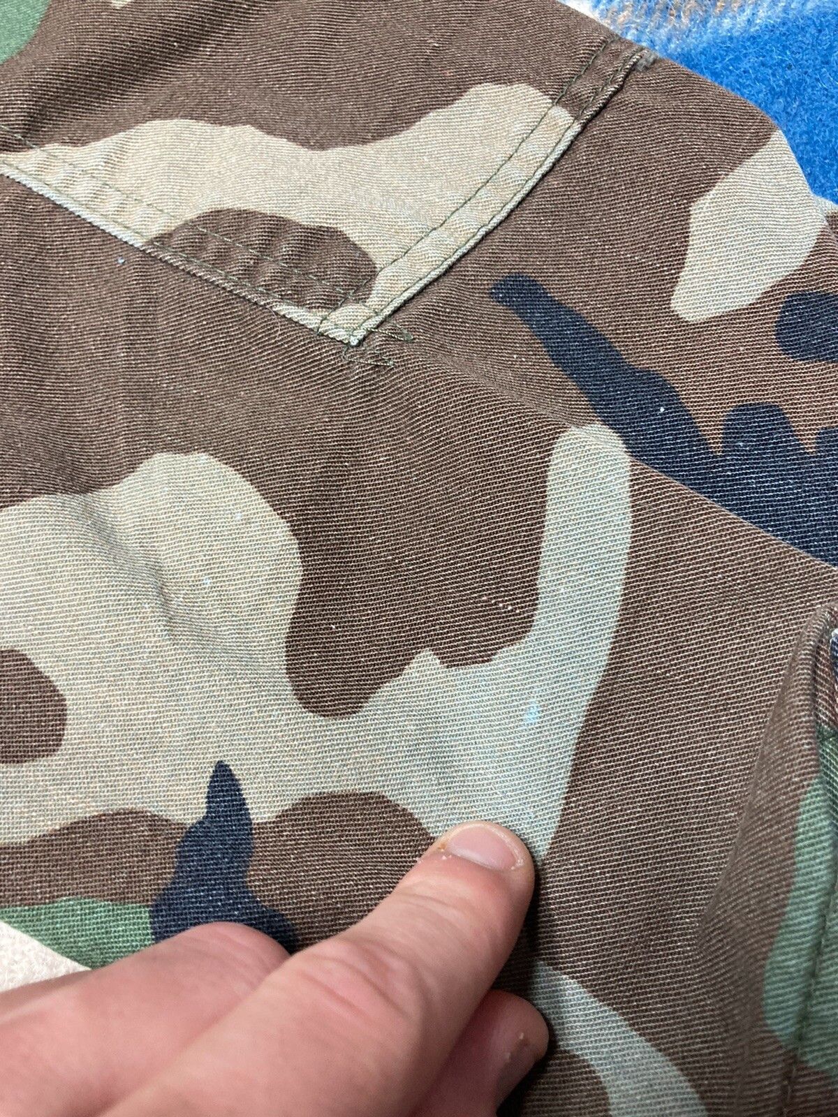 Vintage 70s army OG-107 field shirt hidden buttons camo military M/L Size US M / EU 48-50 / 2 - 3 Thumbnail