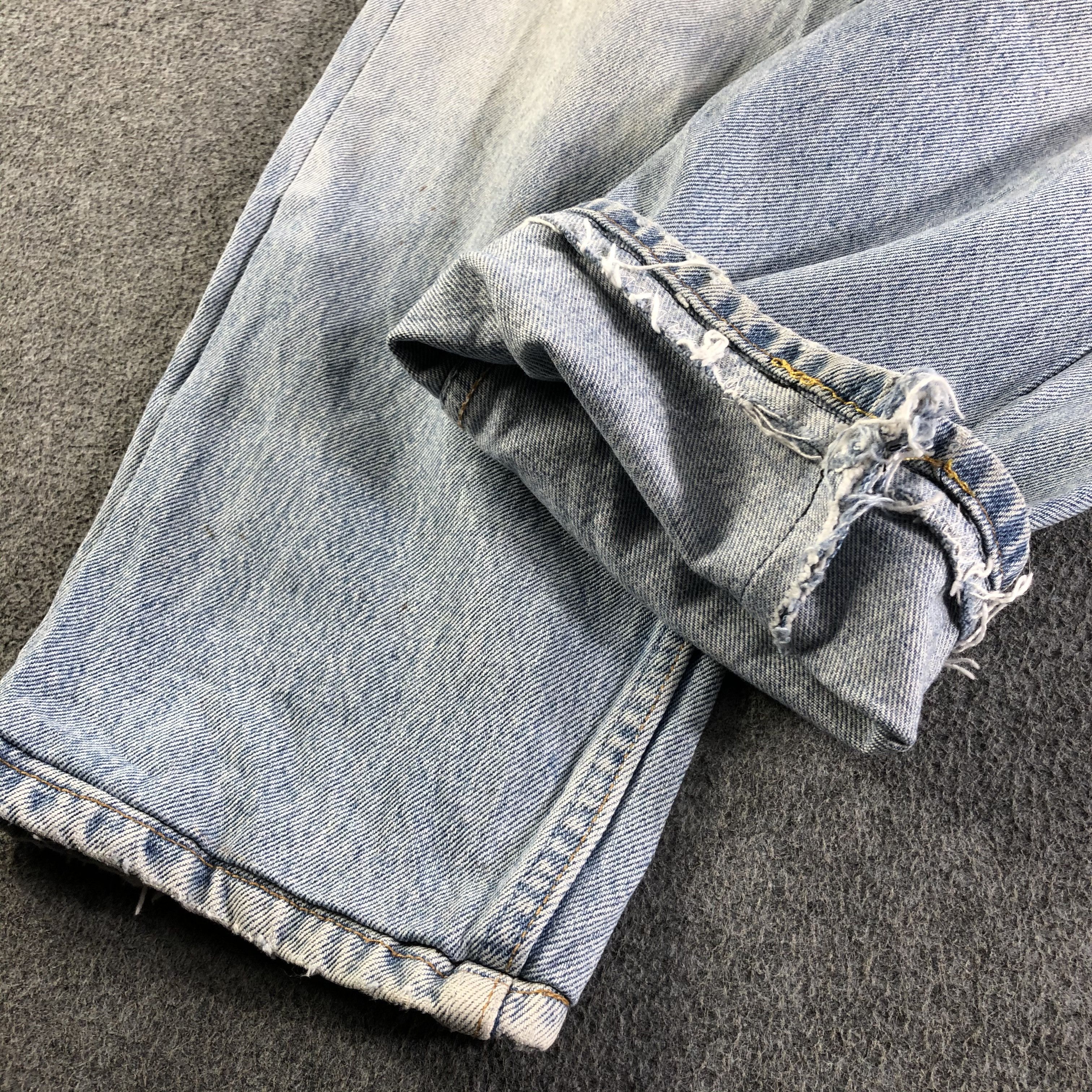 Levi's Vintage Light Wash Levis 501 Jeans-J4493 Size US 37 - 6 Thumbnail