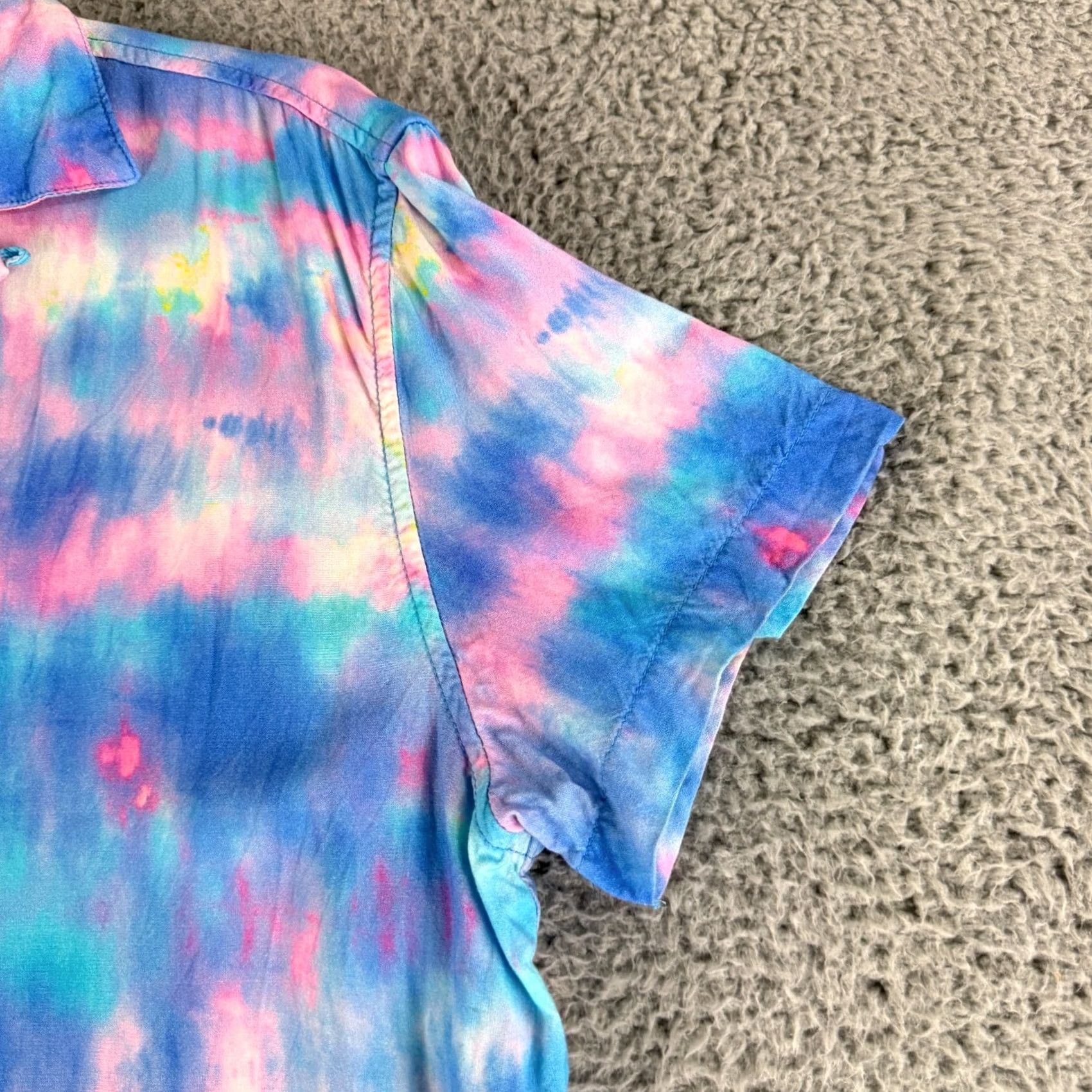 Chubbies Chubbies The Mr. Cool Button-Up Shirt Mens Medium Blue Pink Tie Dye Short Sleeve Size US M / EU 48-50 / 2 - 4 Thumbnail
