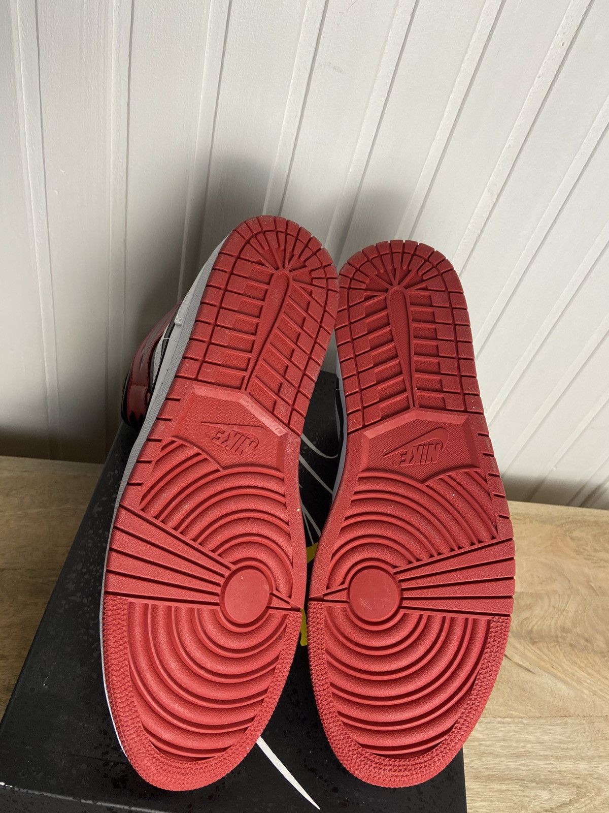 Jordan Brand New Jordan 1 Mid Chicago (2020) Size 15US Size US 15 / EU 48 - 11 Thumbnail