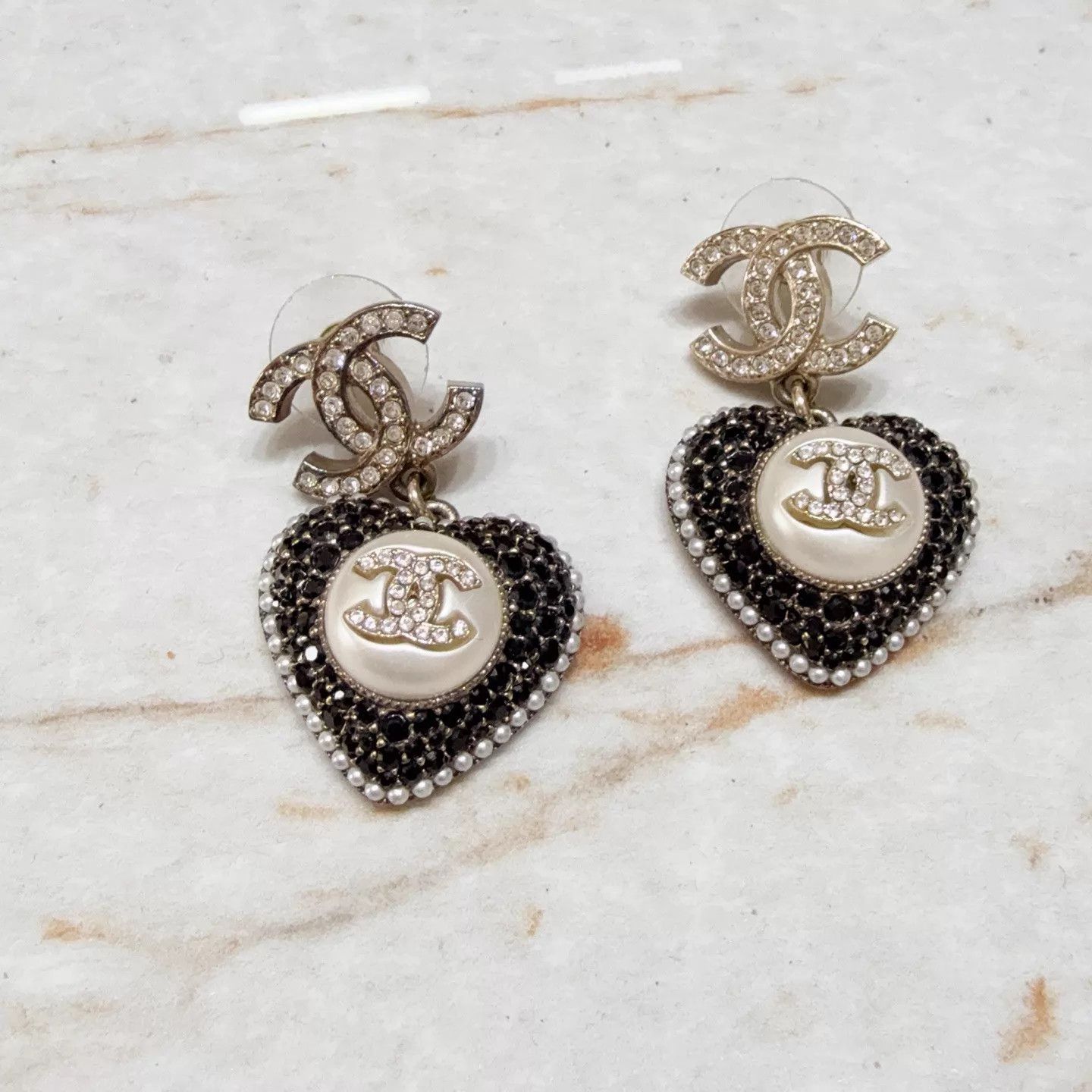 Chanel Chanel 22B B&W Color Blocked CC Pave Heart Pearl Earrings Size ONE SIZE - 1 Thumbnail