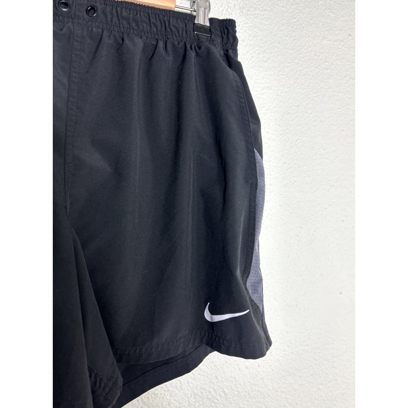 Nike Nike Lined Running Shorts Men’s Large Black Missing Drawstring 30x4.5 Size US 33 - 3 Thumbnail