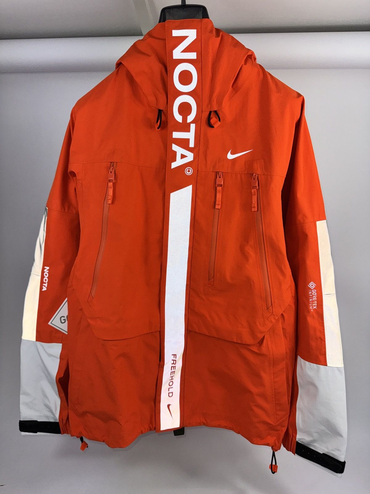 NOCTA × Nike TUNGATEN ALIEN GORE TEX OVERSIZED JACKET Size US S / EU 44-46 / 1 - 1 Thumbnail
