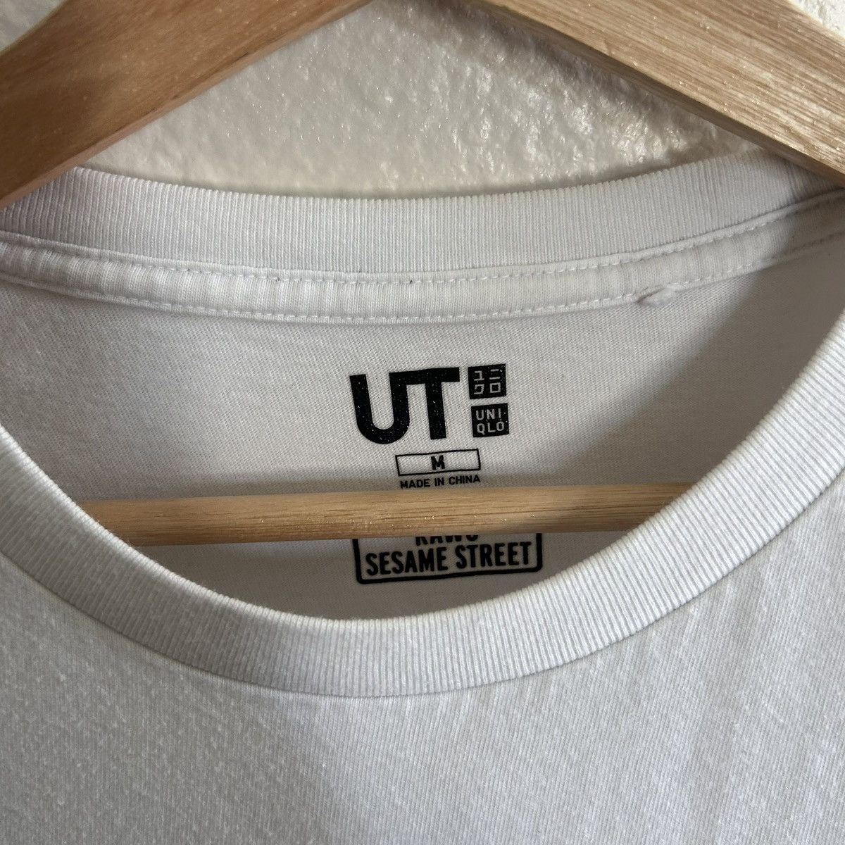 Kaws × Uniqlo UNIQLO x Kaws Sesame Street Tee Size US M / EU 48-50 / 2 - 5 Thumbnail