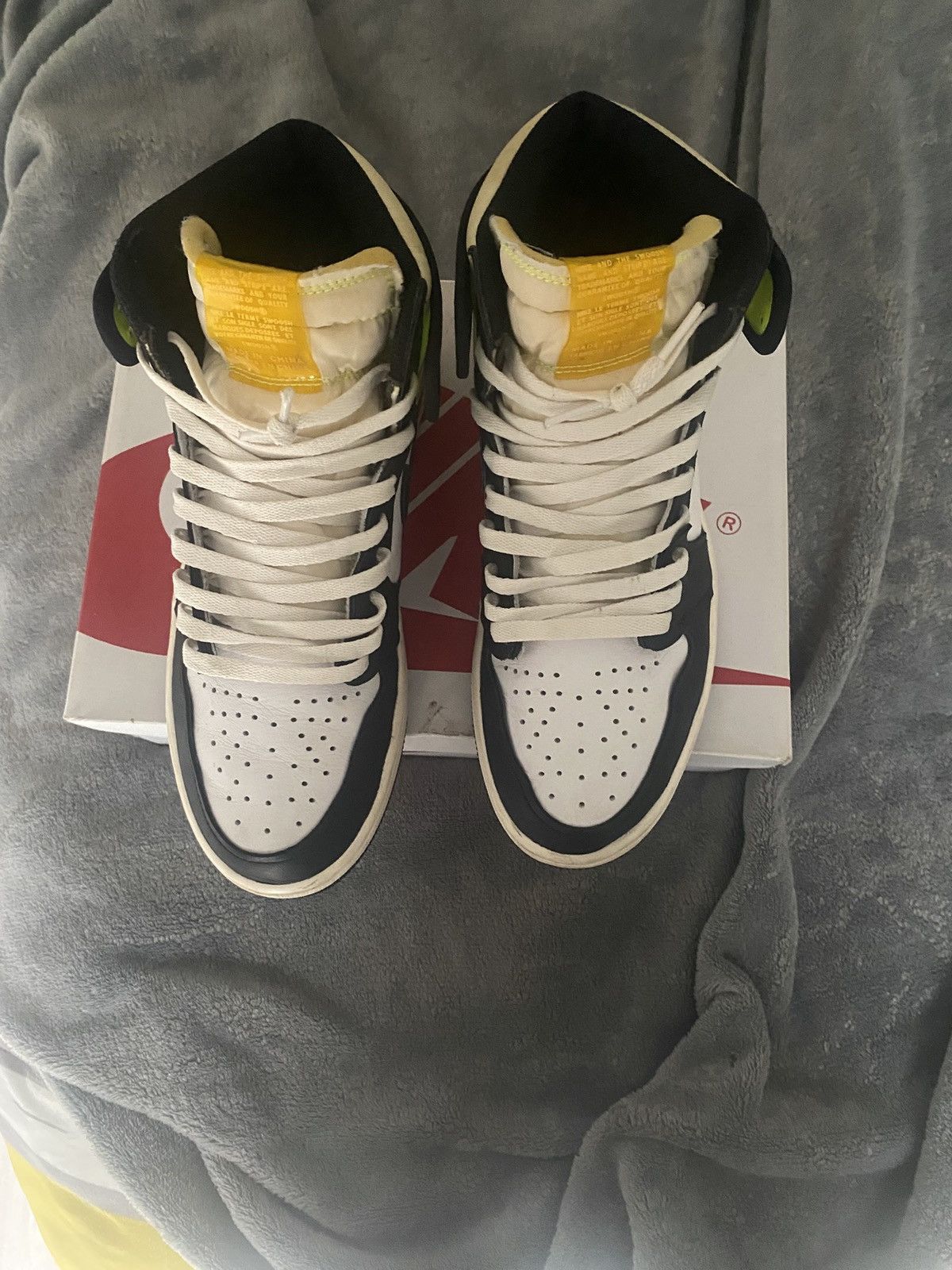 Jordan Brand Jordan 1 high og volts Size US 8 / EU 41 - 3 Thumbnail