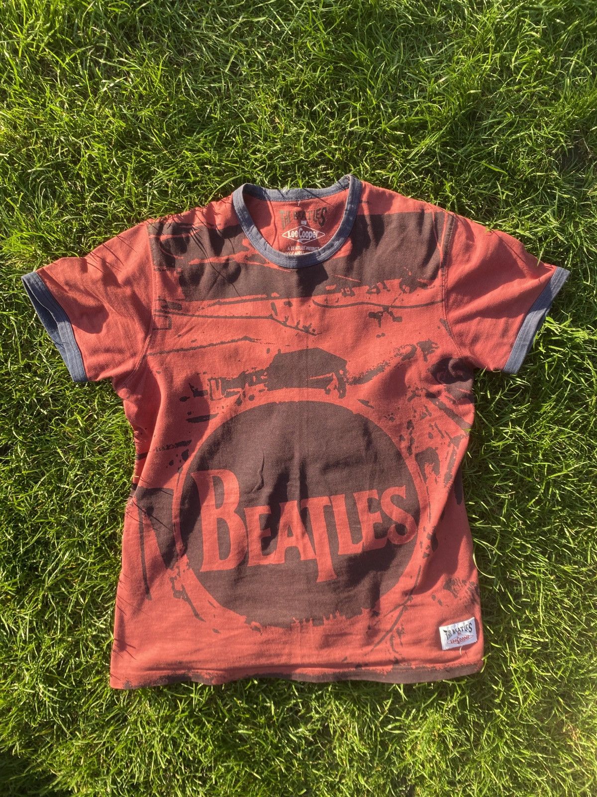 Vintage 2006 The beatles x LeeCooper Graphic Tee Size US M / EU 48-50 / 2 - 1 Thumbnail