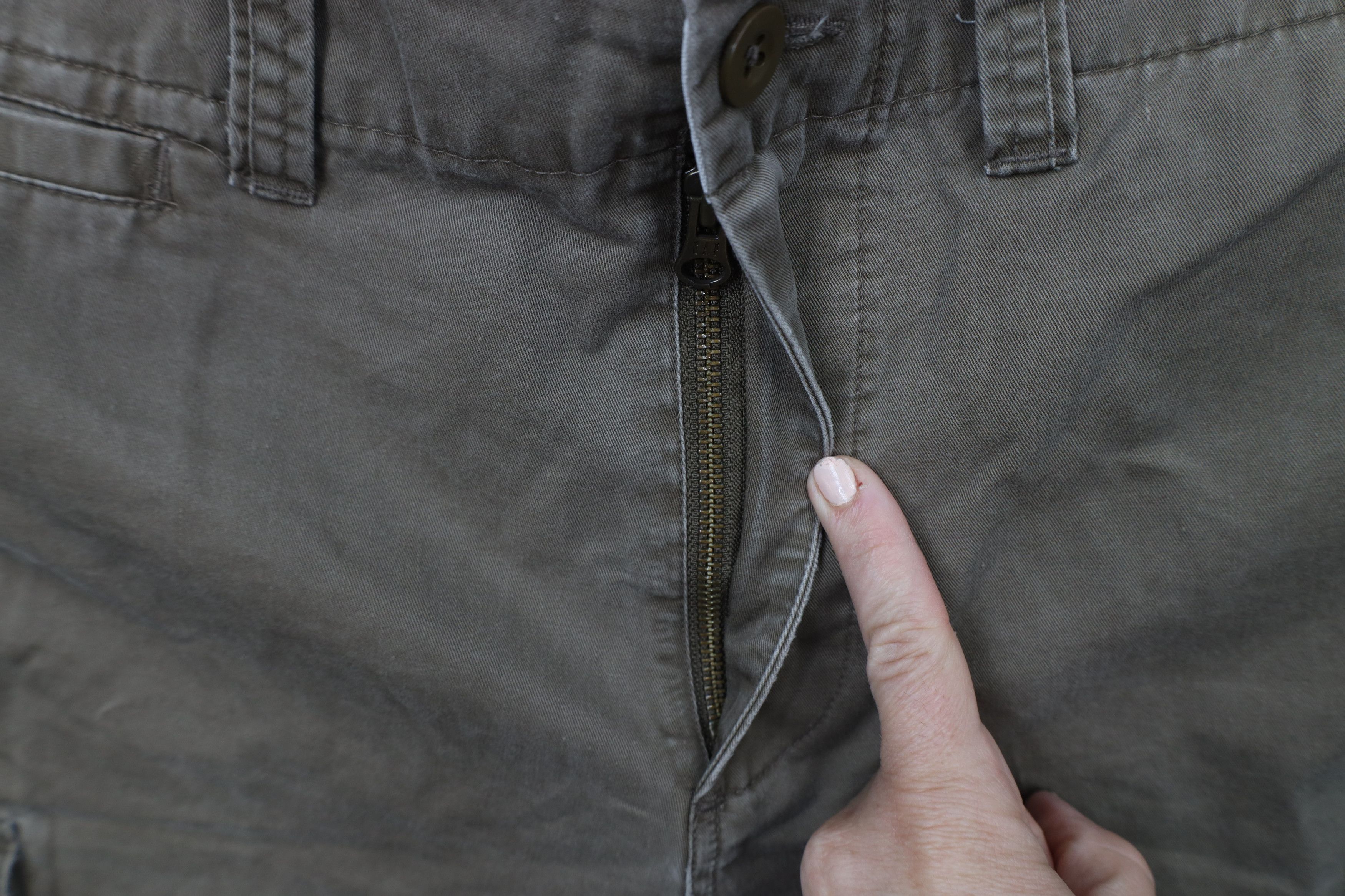Gap × Vintage Vintage 90s Y2K Gap Relaxed Fit Cargo Shorts Brown Cotton Size US 38 / EU 54 - 5 Thumbnail