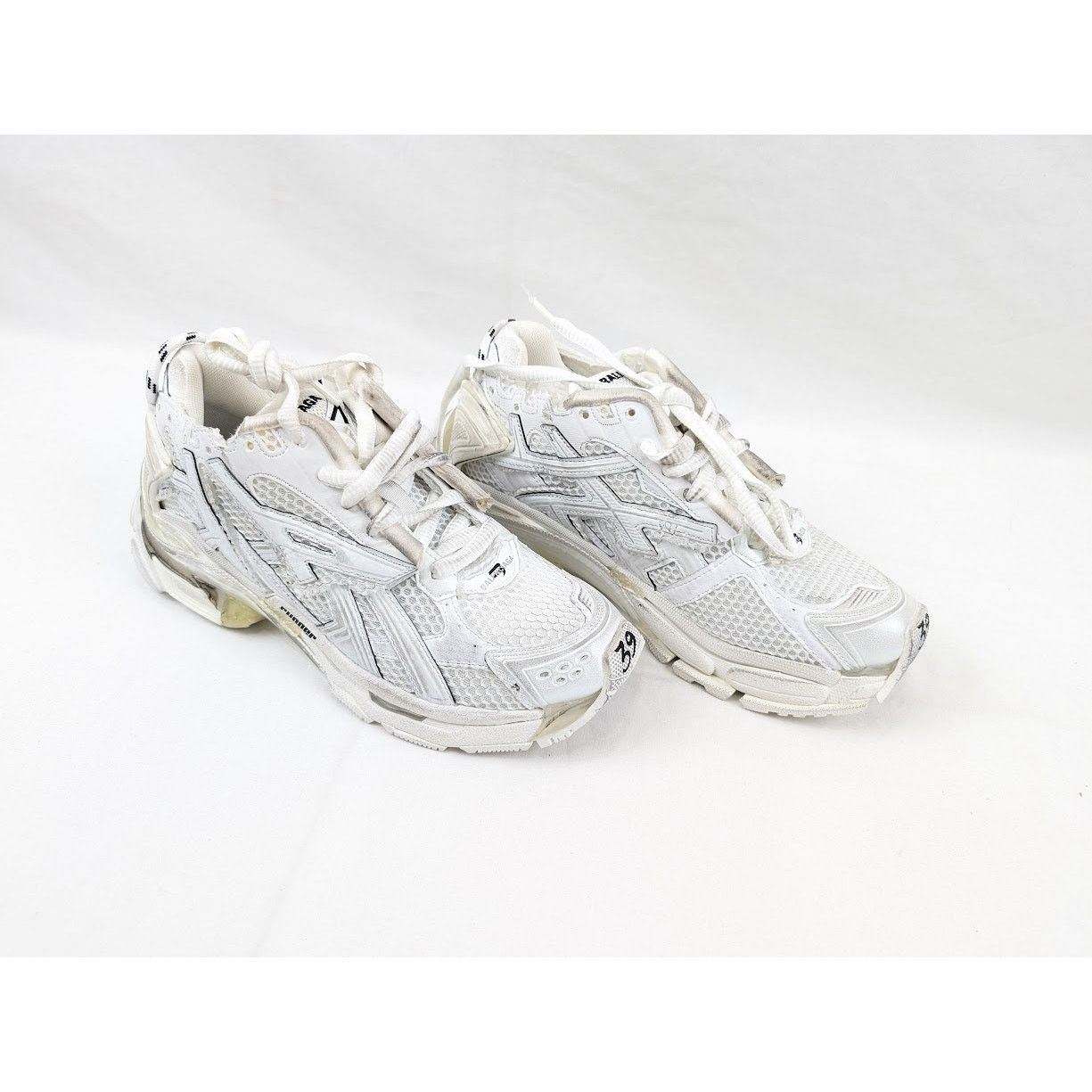 Balenciaga o1rshd1 Monocolor Runner Sneakers in White Size US 6 / EU 39 - 13 Thumbnail