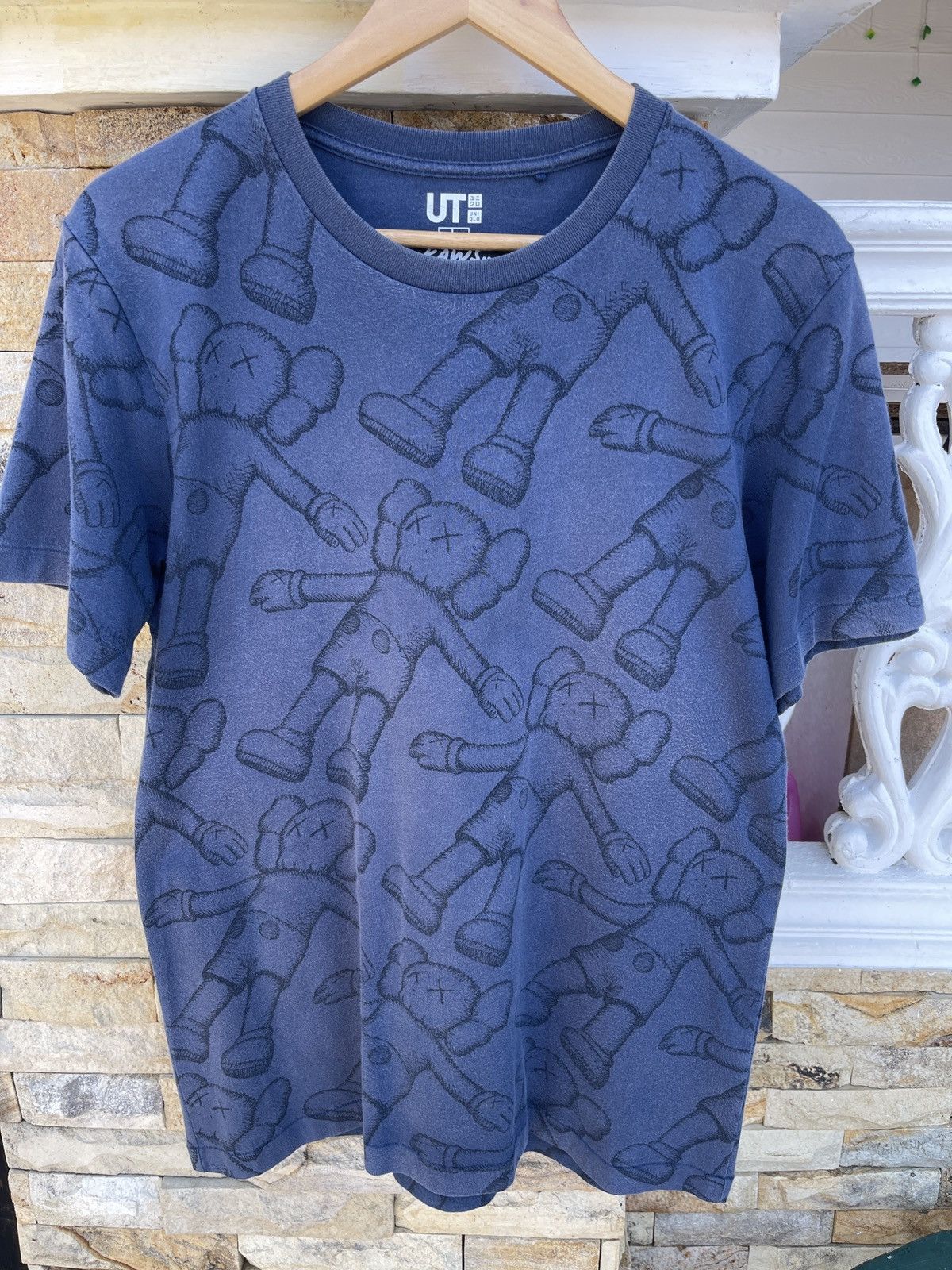 Kaws Last Drop🔥Rare🔥Kaws X Uniqlo T-Shirt Size US L / EU 52-54 / 3 - 2 Thumbnail