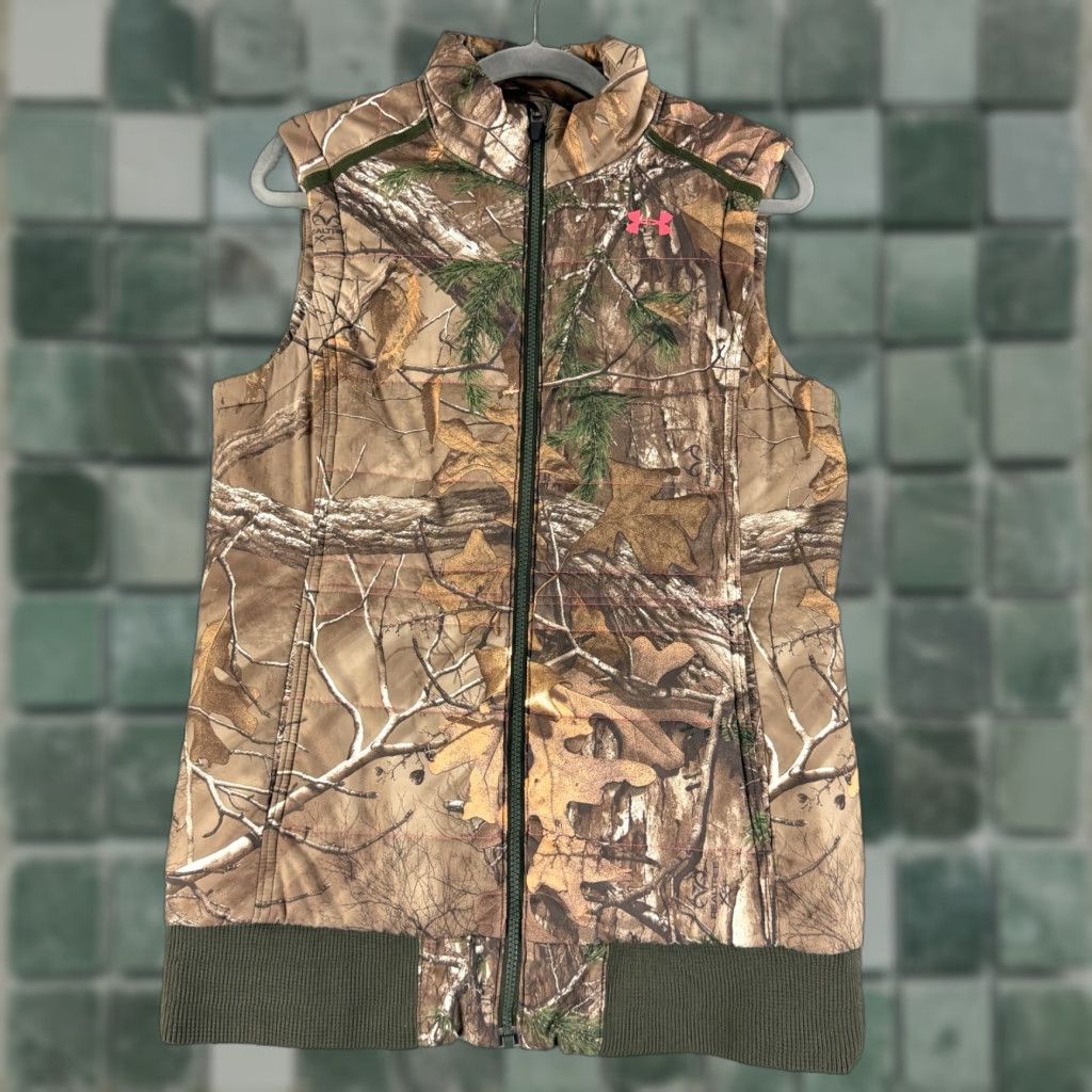 Under Armour Under Armour Real Tree Puffer Vest Wowmens Medium Brown Camouflage Semi-Fitted Size M / US 6-8 / IT 42-44 - 1 Thumbnail