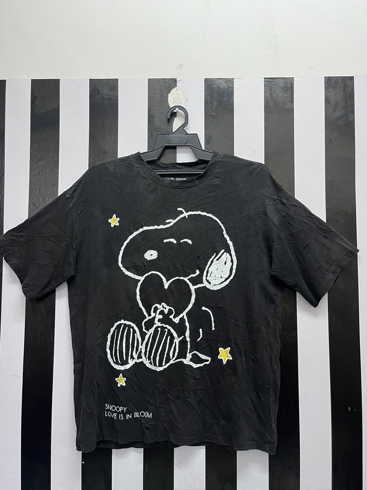 Peanuts × Uniqlo Snoopy love is in bloom tee Size US XL / EU 56 / 4 - 1 Thumbnail