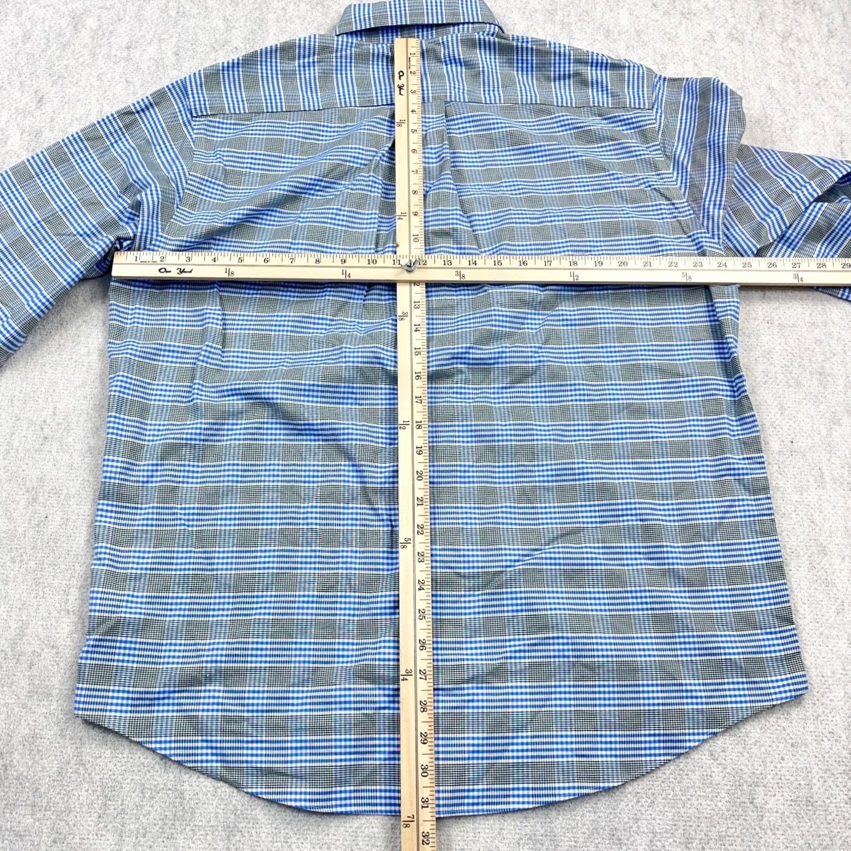 Brooks Brothers Brooks Brothers Shirt Men L Blue Button-Up Oxford Cloth Regent OCBD Casual Preppy Modern 90s? (Note: retro and event terms not in original) Size US L / EU 52-54 / 3 - 6 Thumbnail