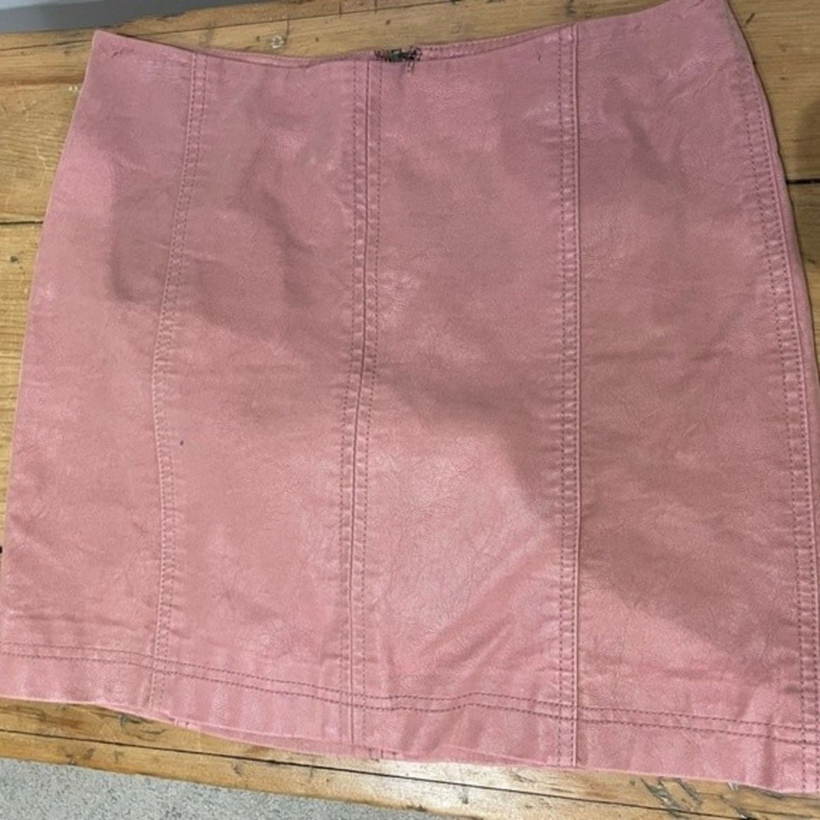 Free People FreePeople vegan suede pink mini skirt, size 4 Size 27" / US 4 / IT 40 - 4 Thumbnail