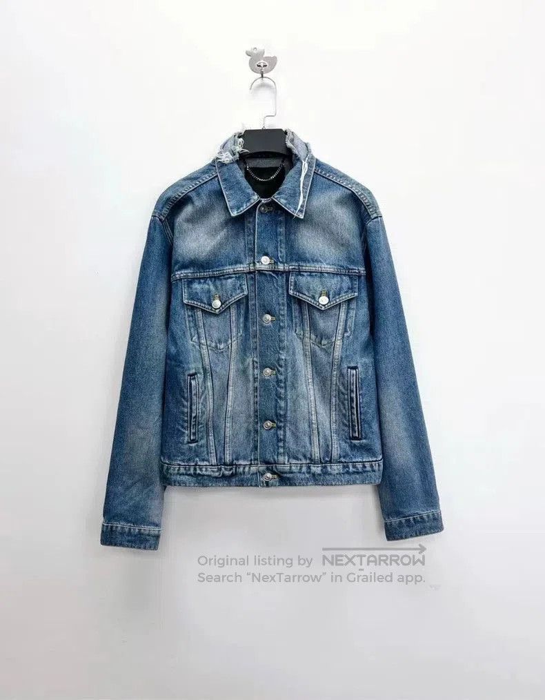 Balenciaga Balenciaga Washed Denim Jacket with Logo. Size US M / EU 48-50 / 2 - 1 Thumbnail