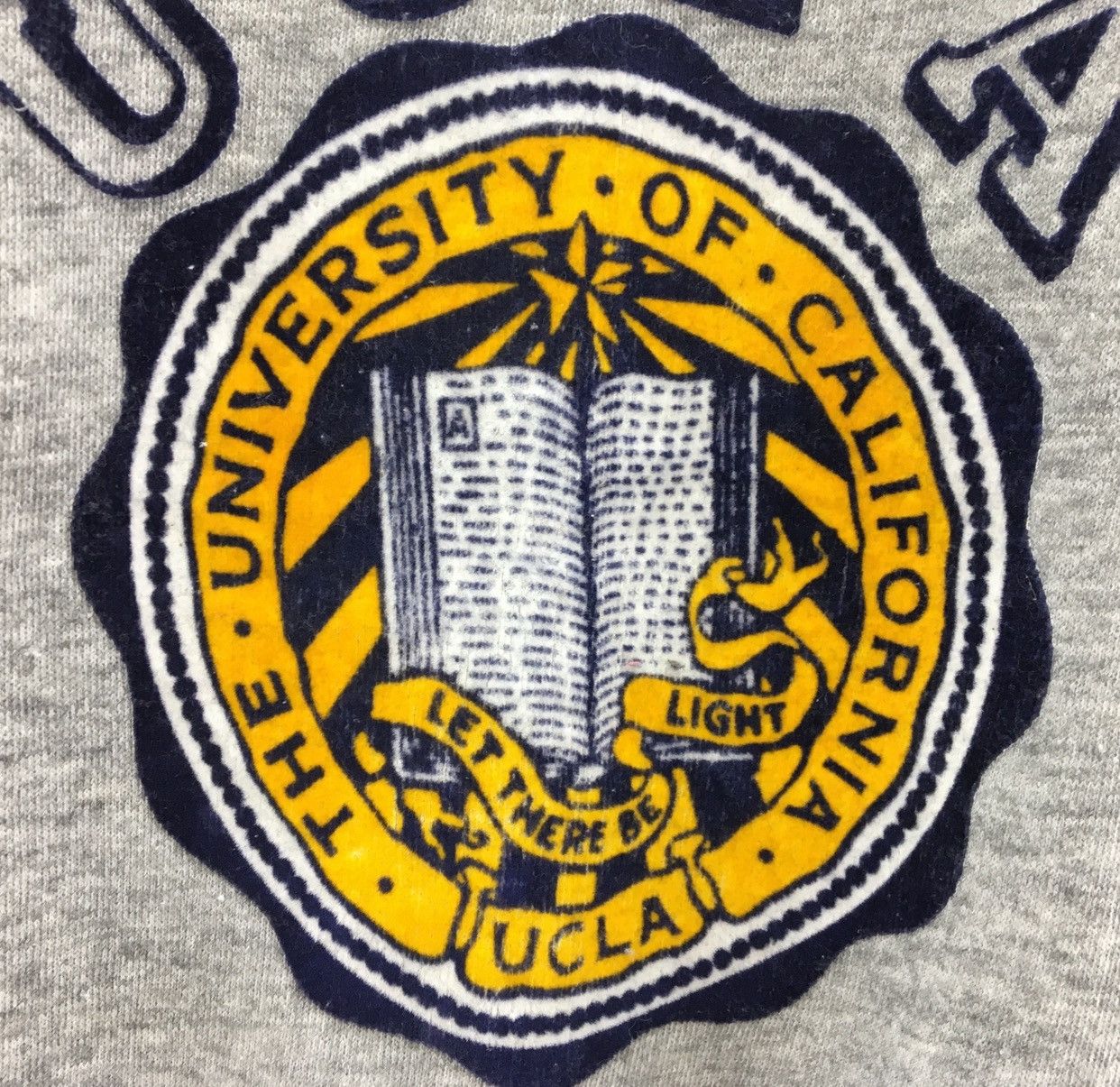 Vintage Rare! Vintage 1970s Ucla Crewneck Velvet Logo Size L / US 10 / IT 46 - 5 Thumbnail