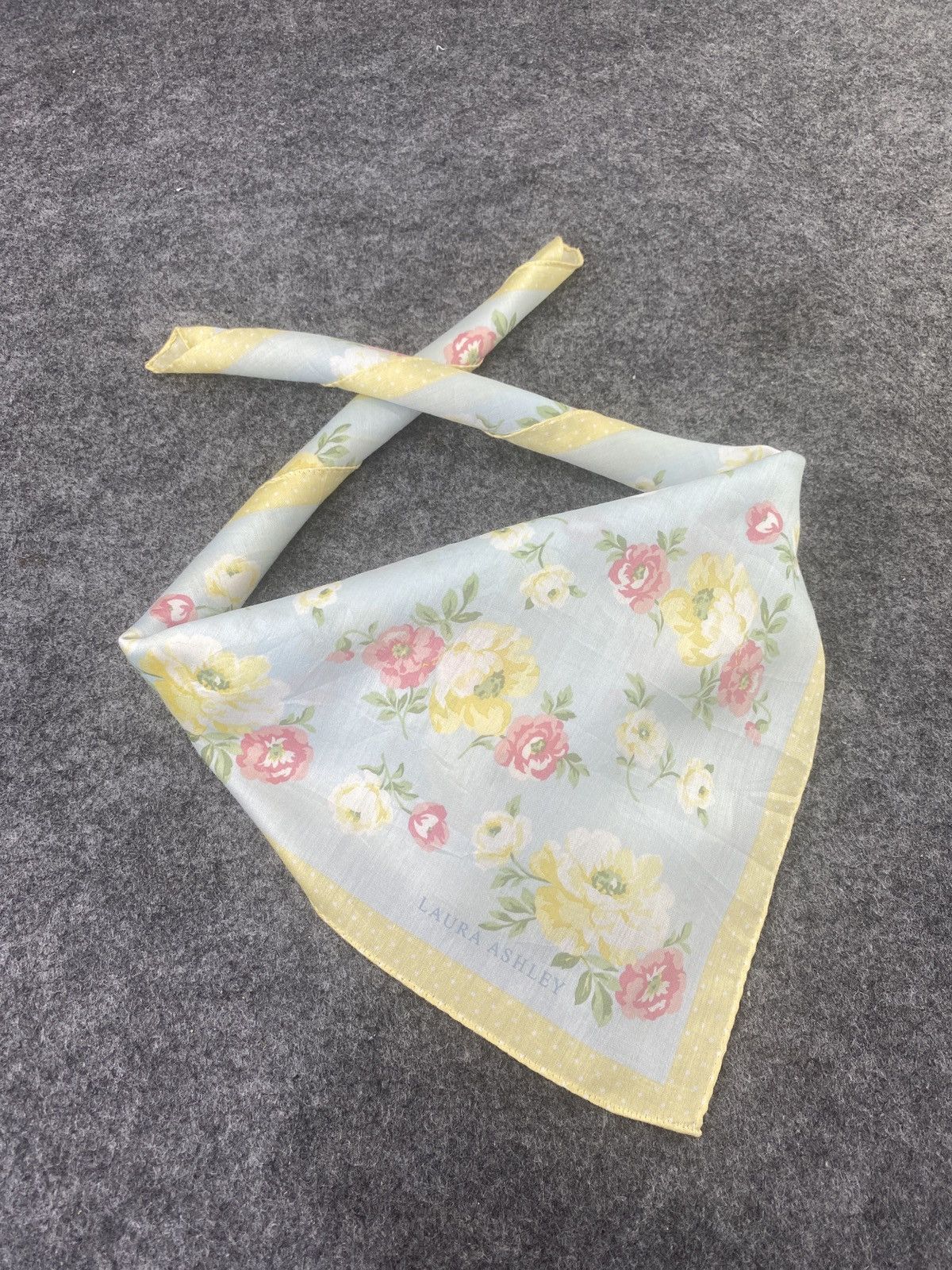 Laura Ashley × Vintage Laura Ashley floral handkerchief - B048 Size ONE SIZE - 1 Thumbnail