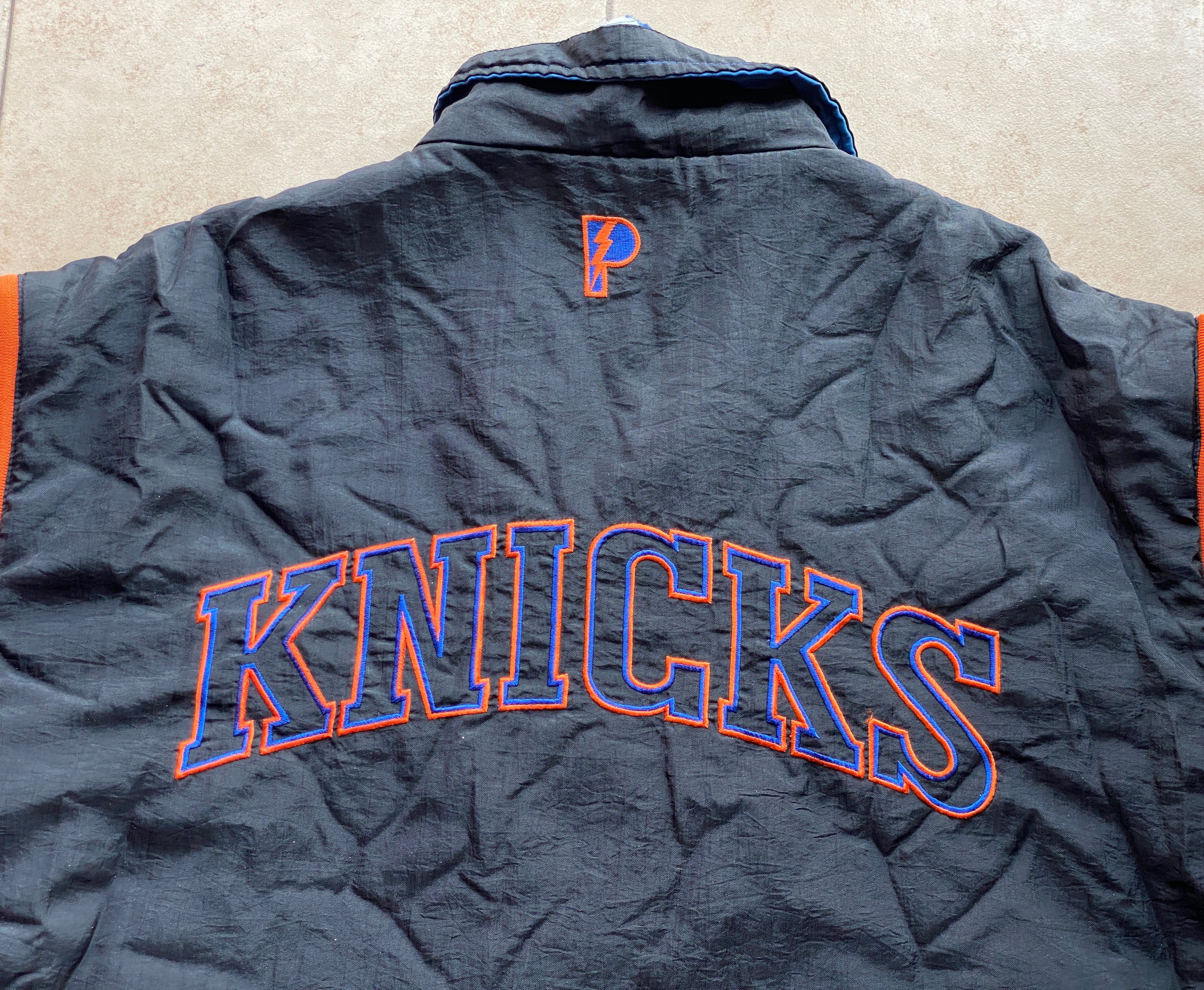 NBA New York Knicks 90s PRO Player puffer Reversible NBA vtg Size US XXL / EU 58 / 5 - 10 Thumbnail