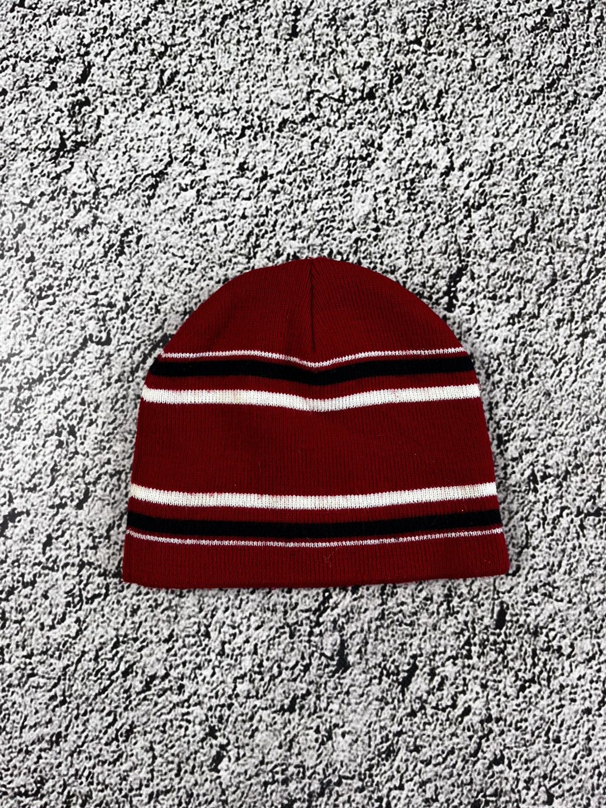 Vintage Vintage Y2K FC Bayern Munich striped logo beanie hat Size ONE SIZE - 2 Thumbnail