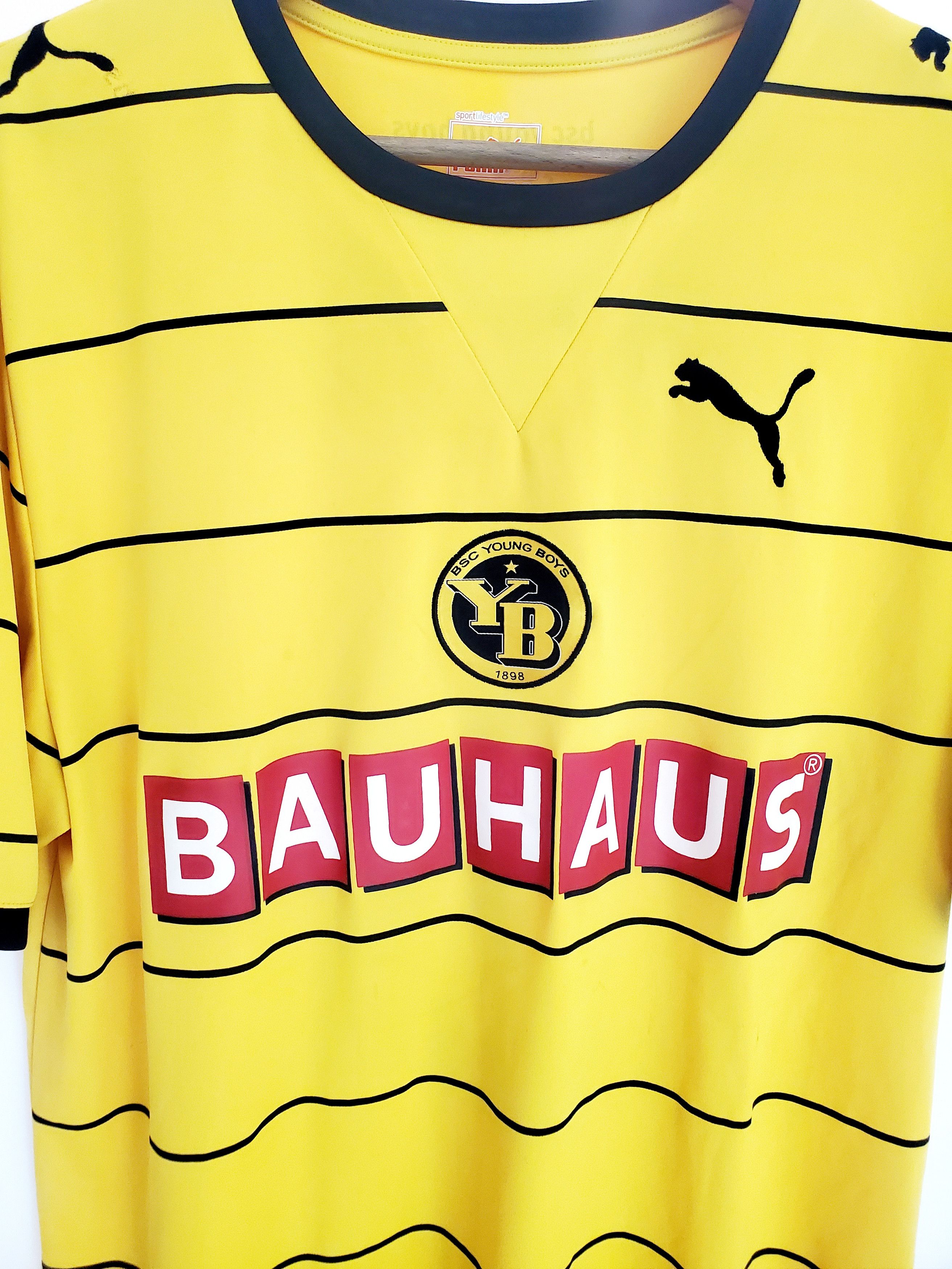Puma YOUNG BOYS 2011 2012 HOME SOCCER JERSEY PUMA L Size US L / EU 52-54 / 3 - 2 Thumbnail