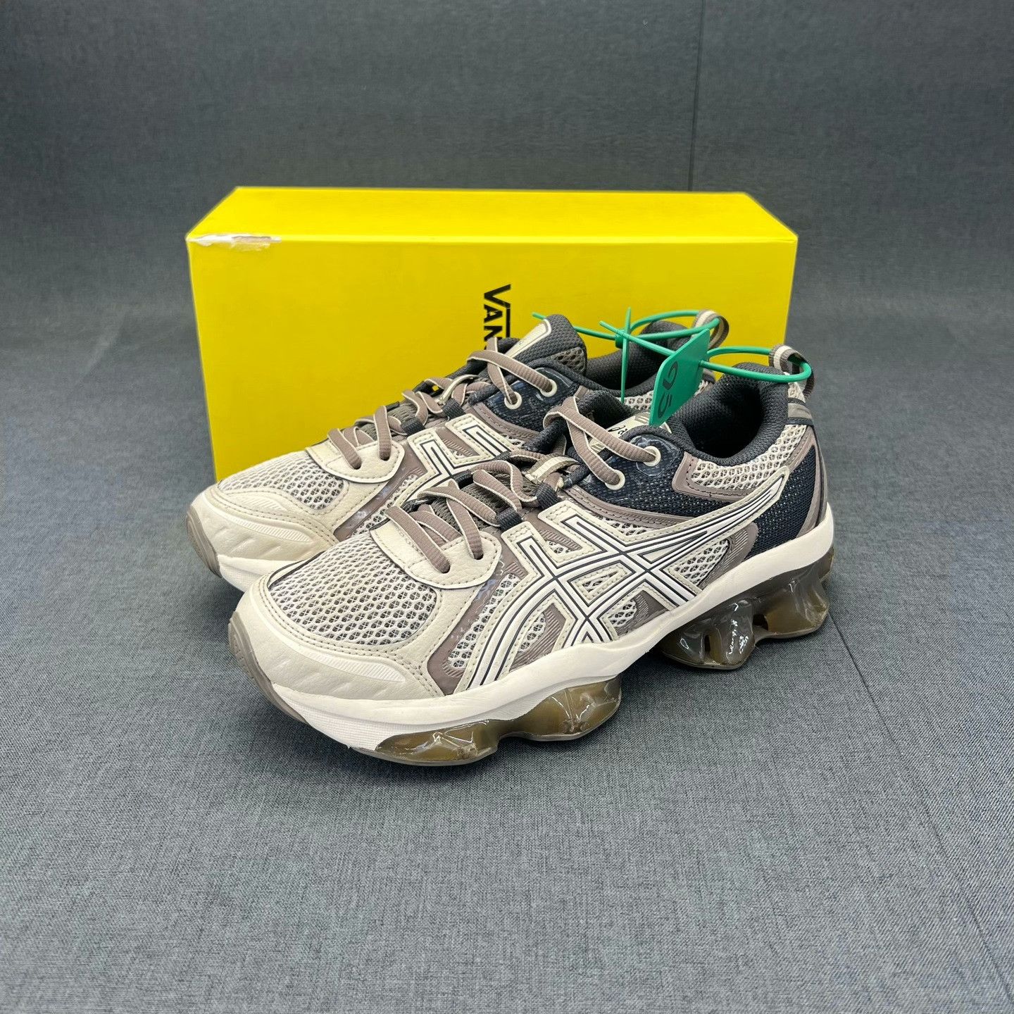 Asics Asics Gray Lowtop Sneakers 40 Men Size US 7.5 / EU 40-41 - 1 Thumbnail