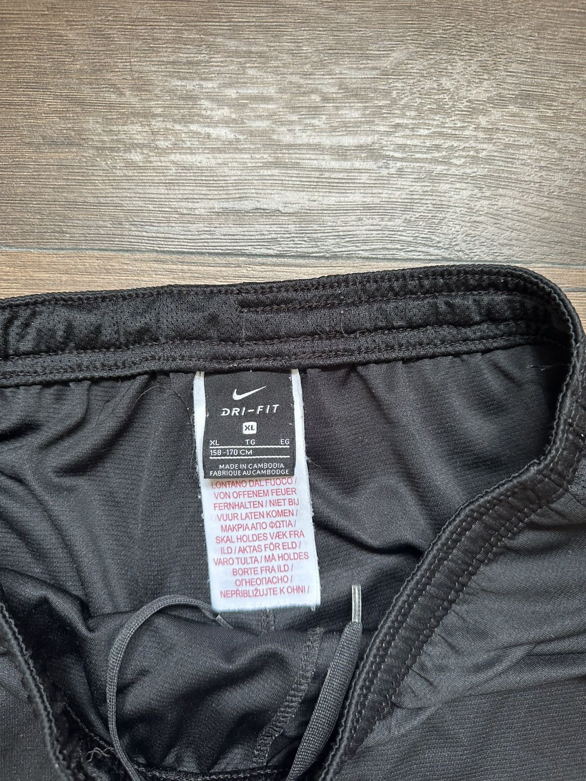 Nike Vintage Nike Shorts SportFit Logo Y2K Size US 33 - 6 Thumbnail
