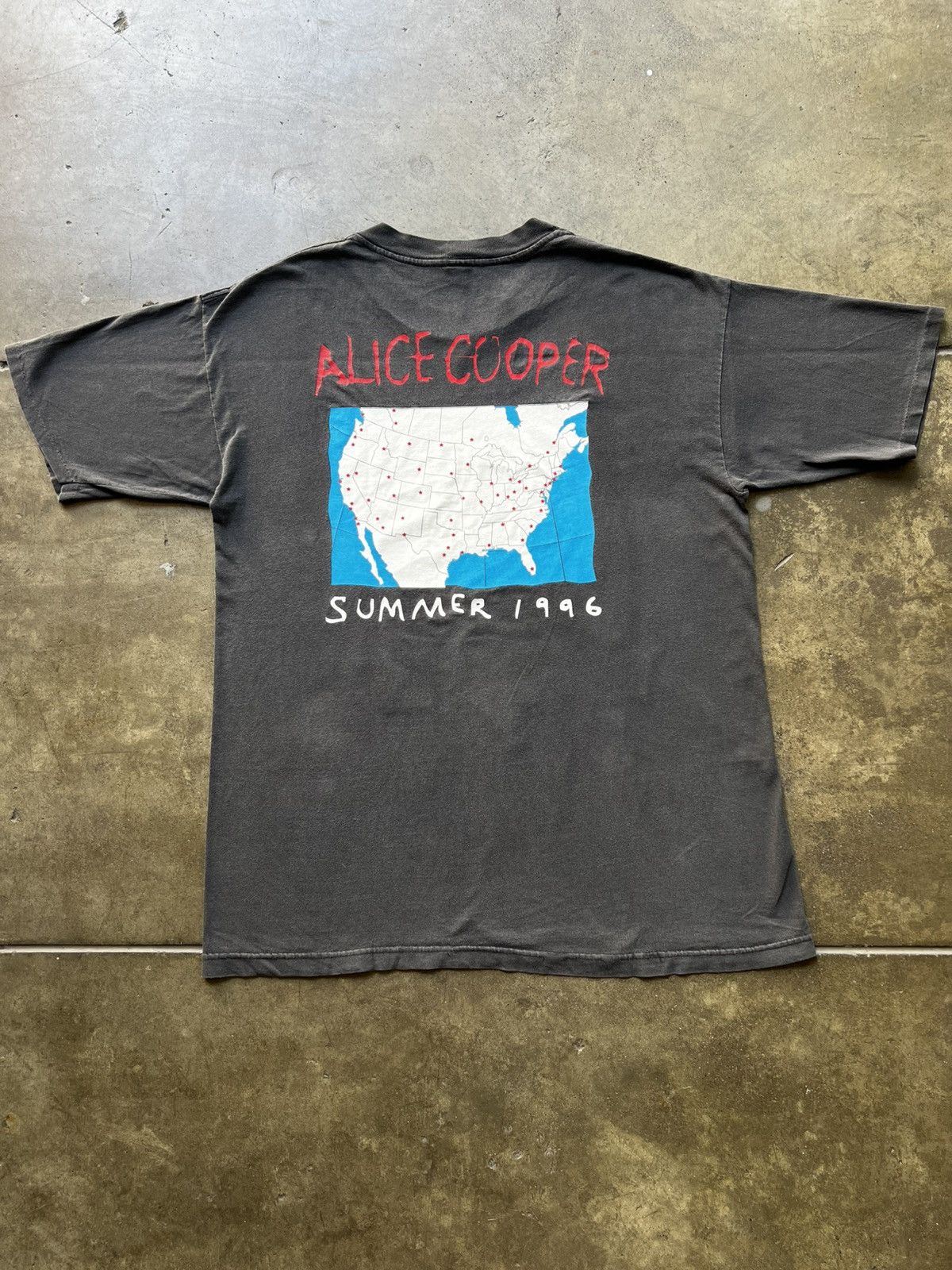 Vintage 1996 Alice Cooper School’s Out Tour Band Tee Shirt Nirvana Size US L / EU 52-54 / 3 - 2 Thumbnail