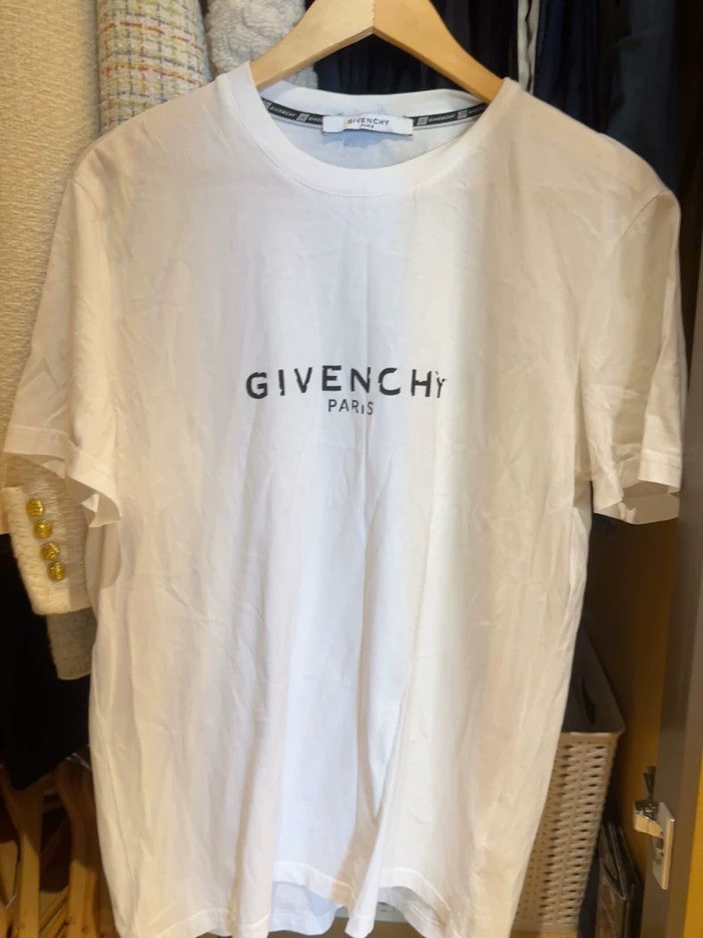 Givenchy Givenchy Distressed Letter Logo White Short Sleeve T-Shirt Size US M / EU 48-50 / 2 - 1 Thumbnail