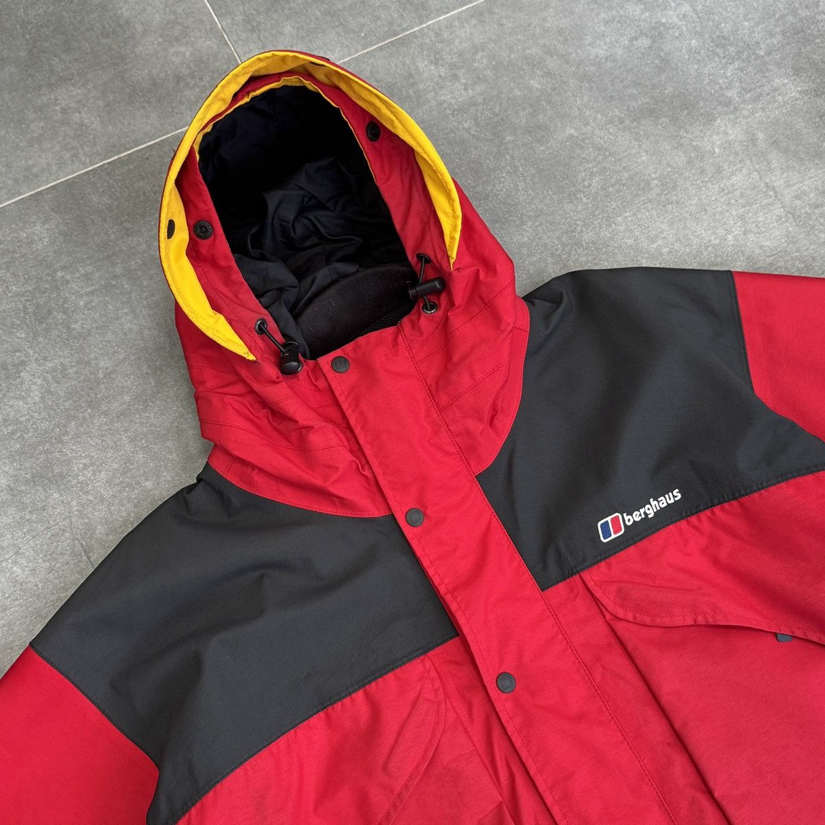 Berghaus Vintage Berghaus Mera Peak Gore-Tex Men Rain Coat Jacket Size US L / EU 52-54 / 3 - 11 Thumbnail