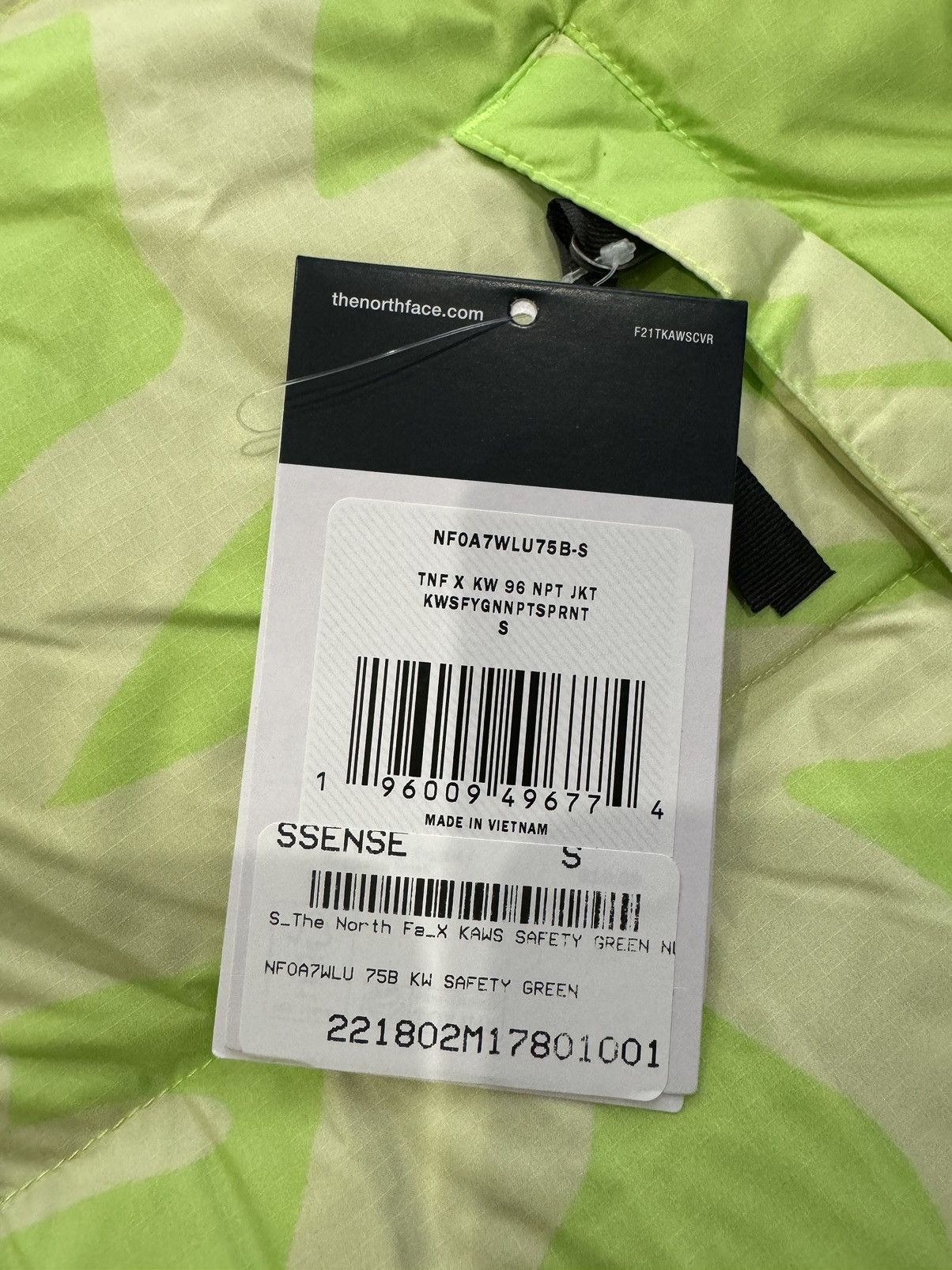 Kaws × The North Face KAWS X THE NORTH FACE 1996 NUPTSE JACKET SAFETY GREEN Size US S / EU 44-46 / 1 - 5 Thumbnail