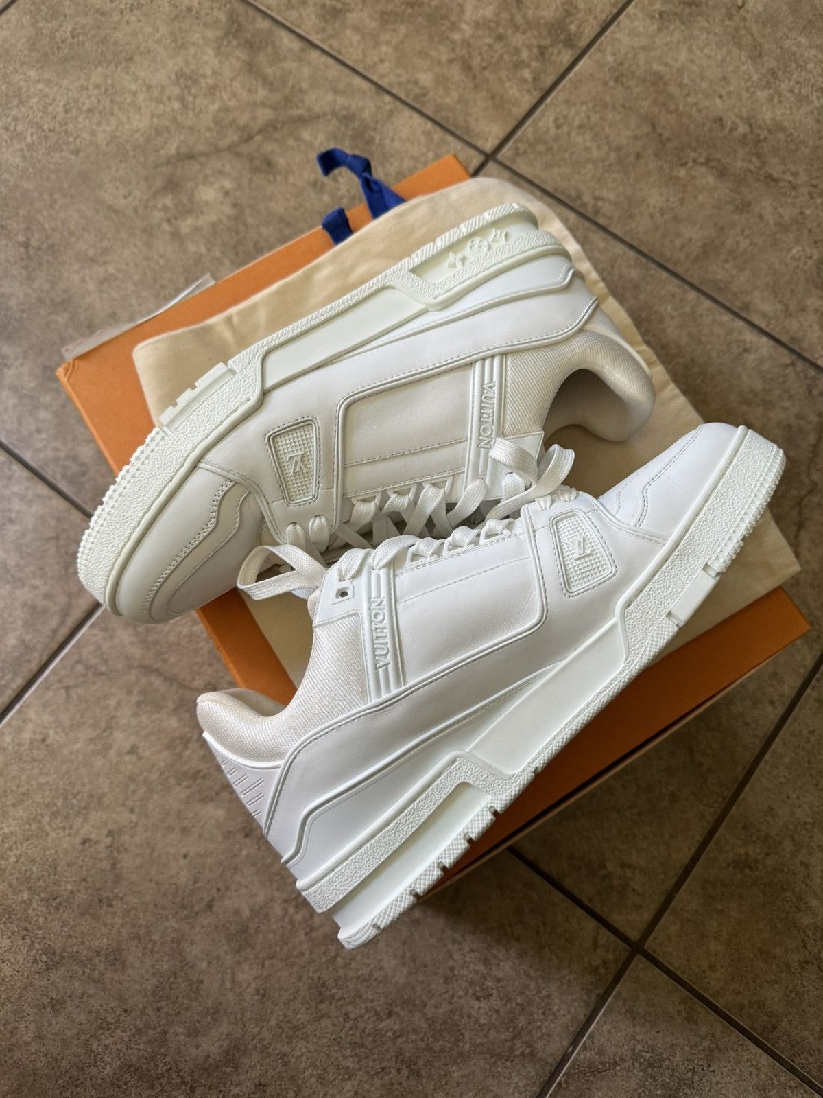 Louis Vuitton LV TRAINERS ALL WHITE Size US 10 / EU 43 - 6 Thumbnail