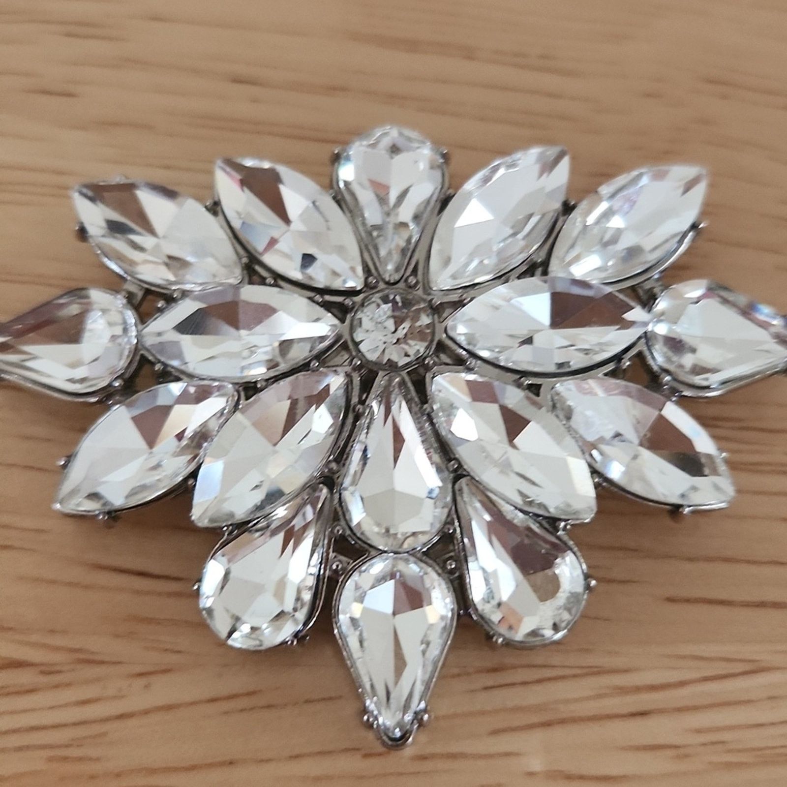 Other ELEGANT ☆ CRYSTAL & SILVERTONE ☆ FLOWER SHOE CLIPS ☆ NIP Size US 4 / IT 34 - 6 Thumbnail