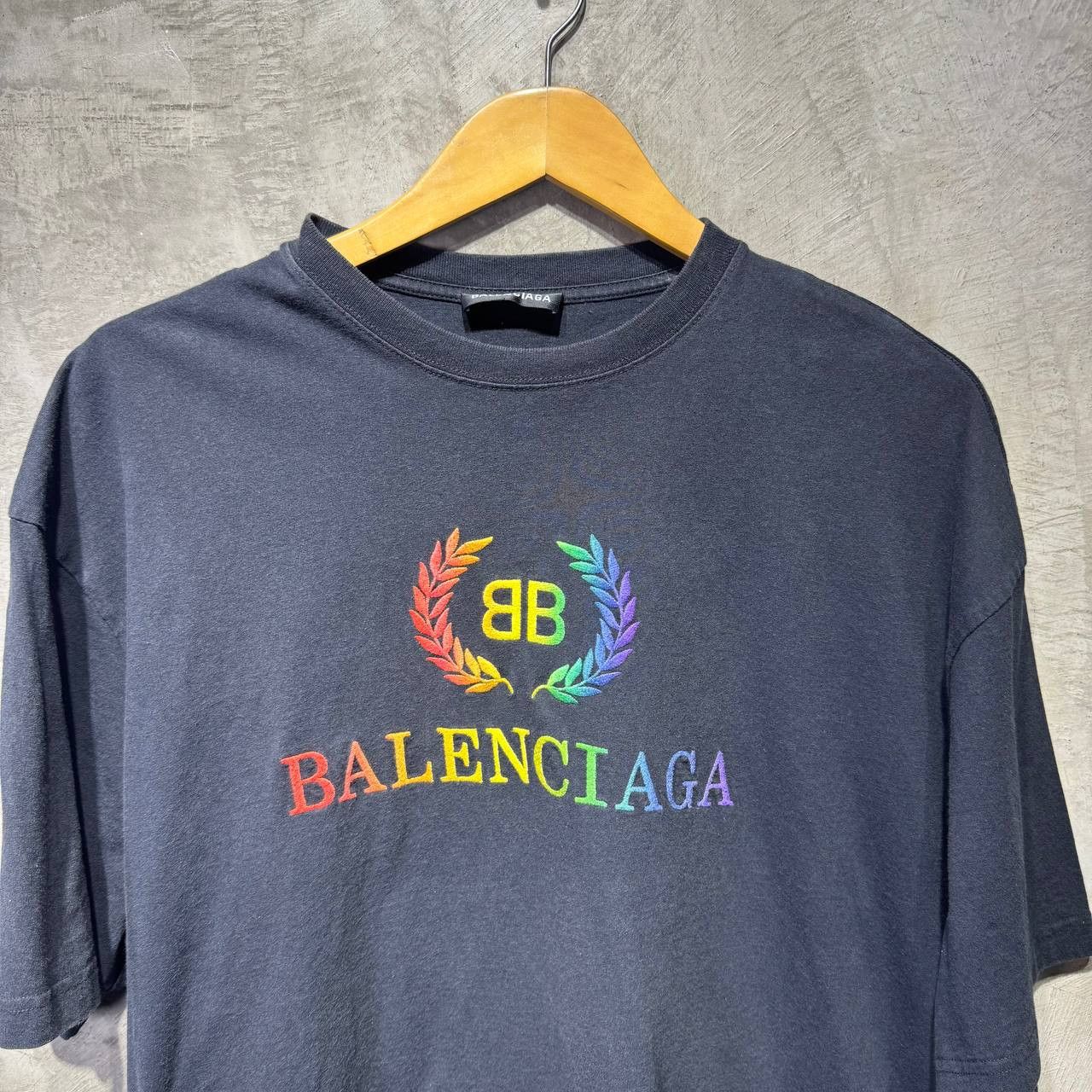 Balenciaga Balenciaga BB logo feather rainbow embroidered tee Size US XL / EU 56 / 4 - 2 Thumbnail