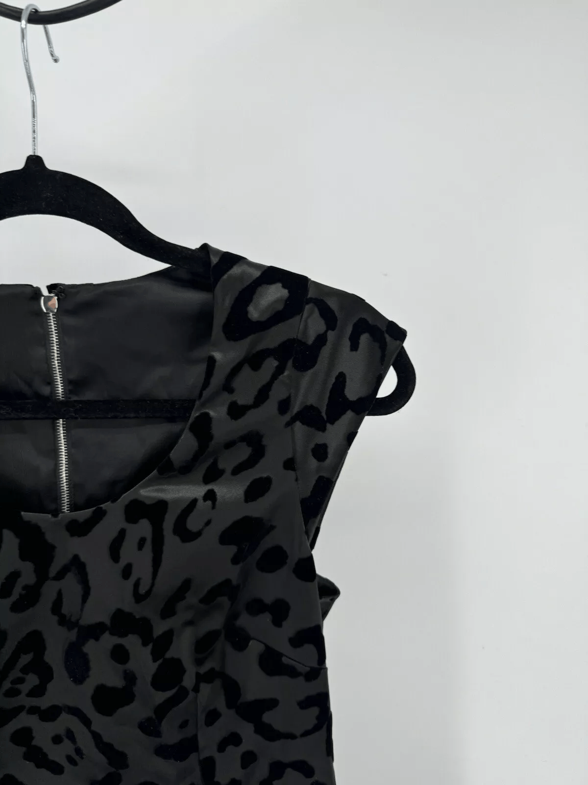 Dolce & Gabbana Dolce & Gabbana Animal Print Midi Length Dress Size: M US8 Size M / US 6-8 / IT 42-44 - 6 Thumbnail