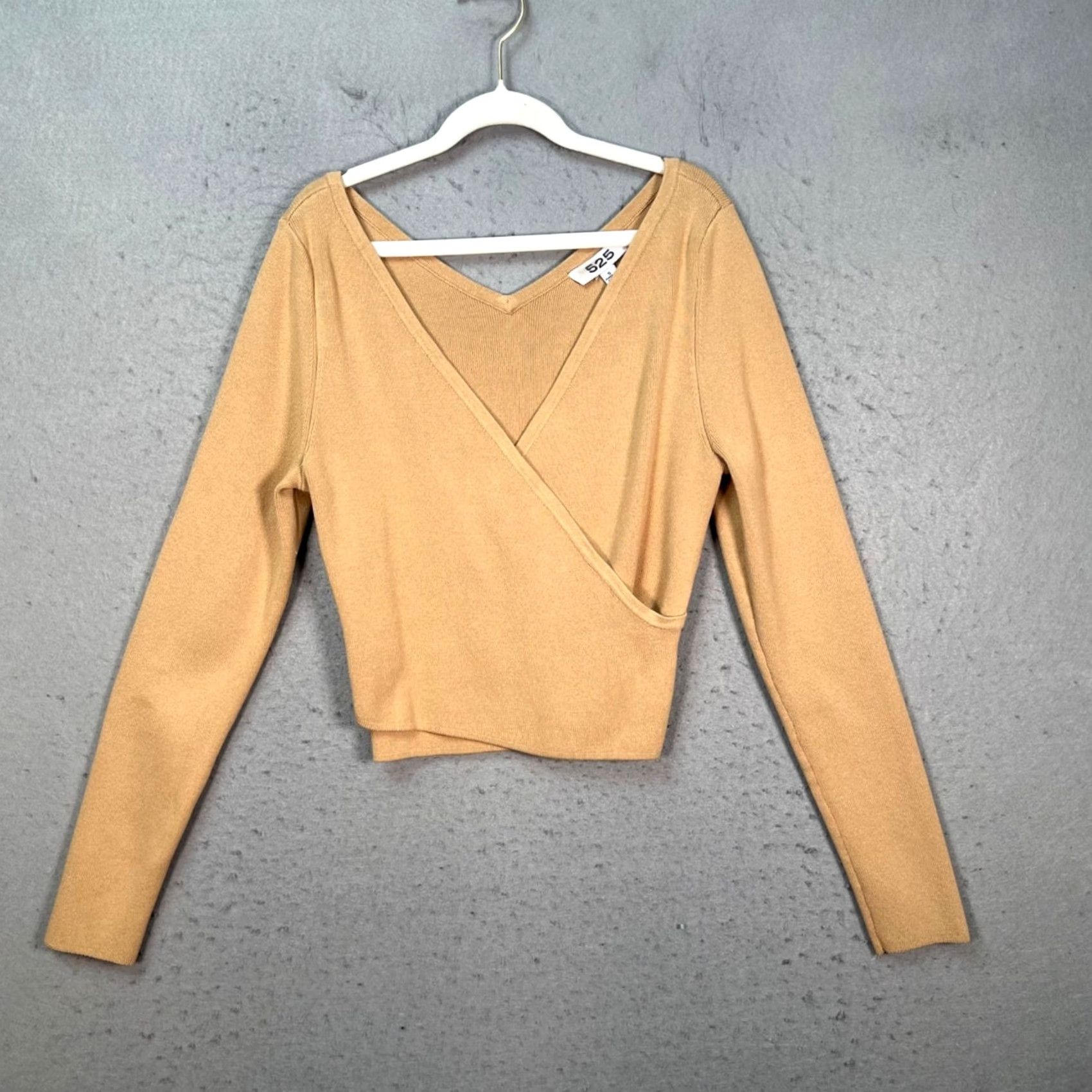 Vintage 525 America Womens Small Beige V-Neck Long Sleeve Knit Sweater Top Shirt Pullover Casual Winter Fall Spring Womens Size S / US 4 / IT 40 - 2 Thumbnail