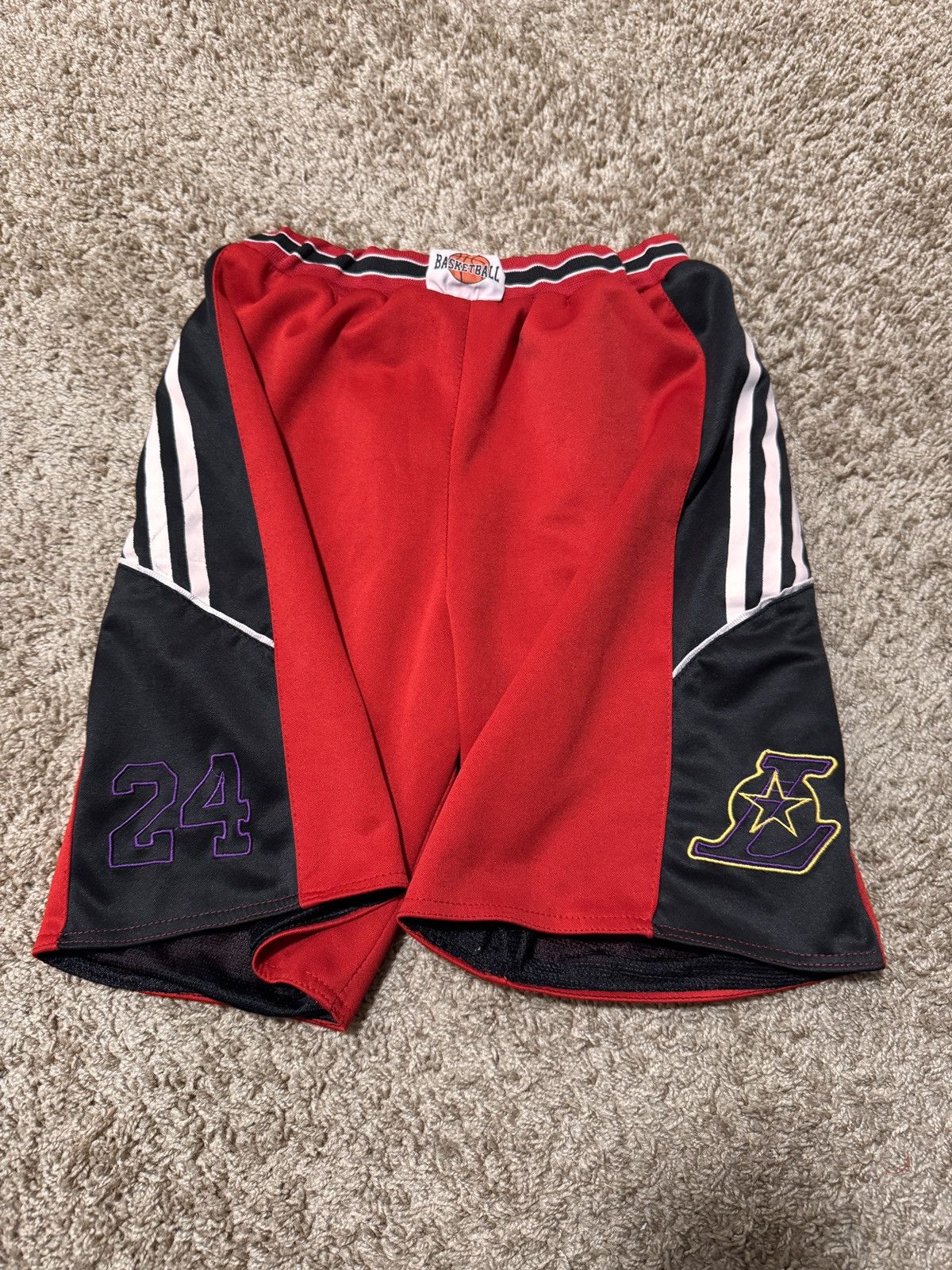 NBA Vintage Basketball shorts Lakers 24 Size US 32 / EU 48 - 1 Thumbnail