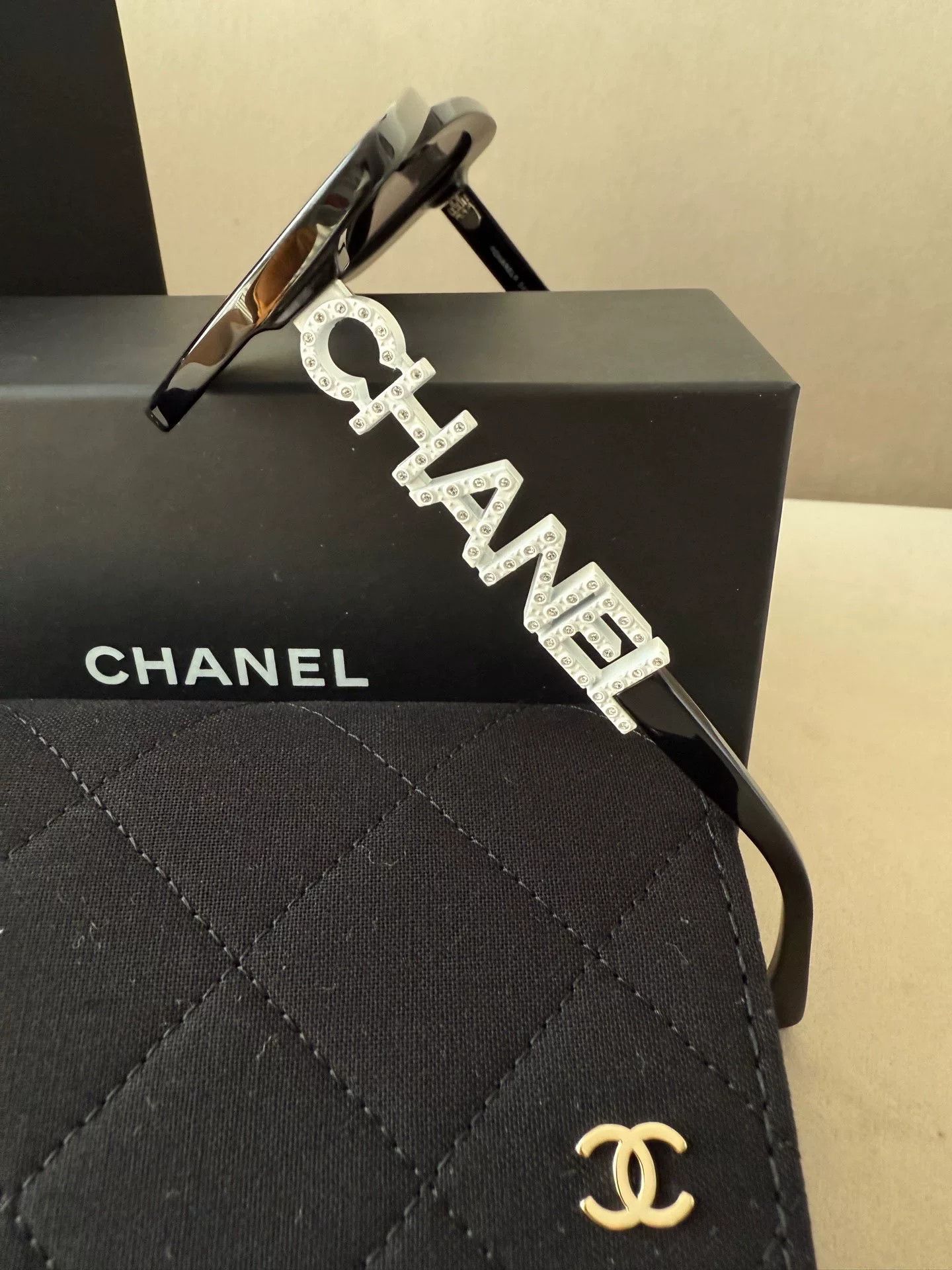 Chanel Chanel New White Diamond Sunglasses Size ONE SIZE - 1 Thumbnail