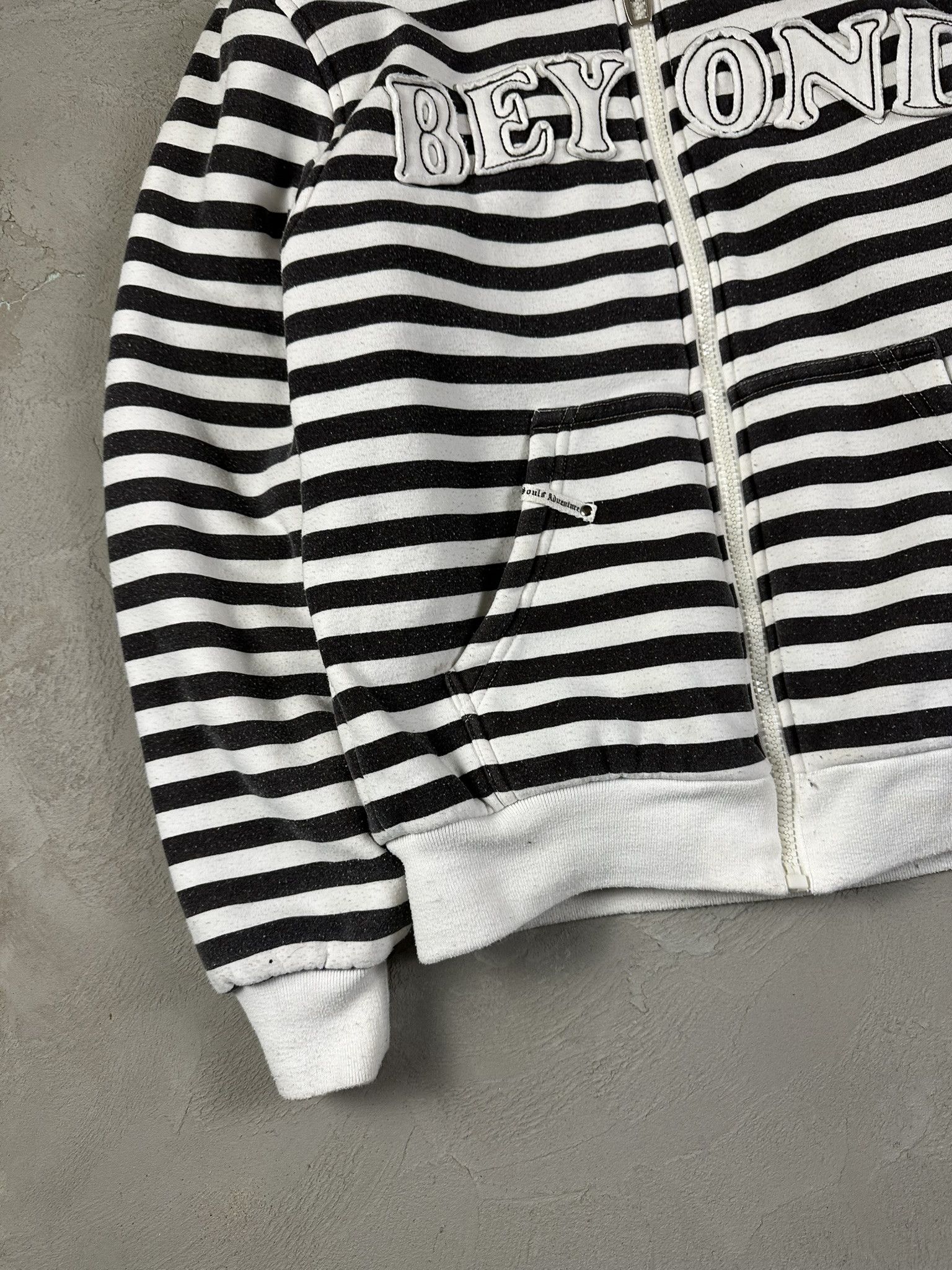 Japanese Brand Vintage Y2k Fur Hood Zip Stripped Hoodie Size US XL / EU 56 / 4 - 7 Thumbnail