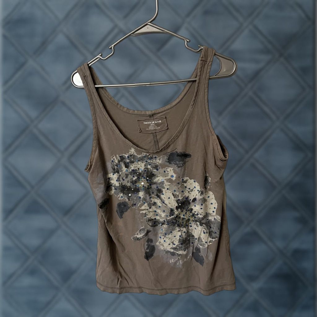 DKNY DKNY Tank Womens Size M Gray Sequin Floral Graphic Sleeveless Scoop Neck Casual Basic 90s? No, avoid unsupported. Size M / US 6-8 / IT 42-44 - 1 Thumbnail