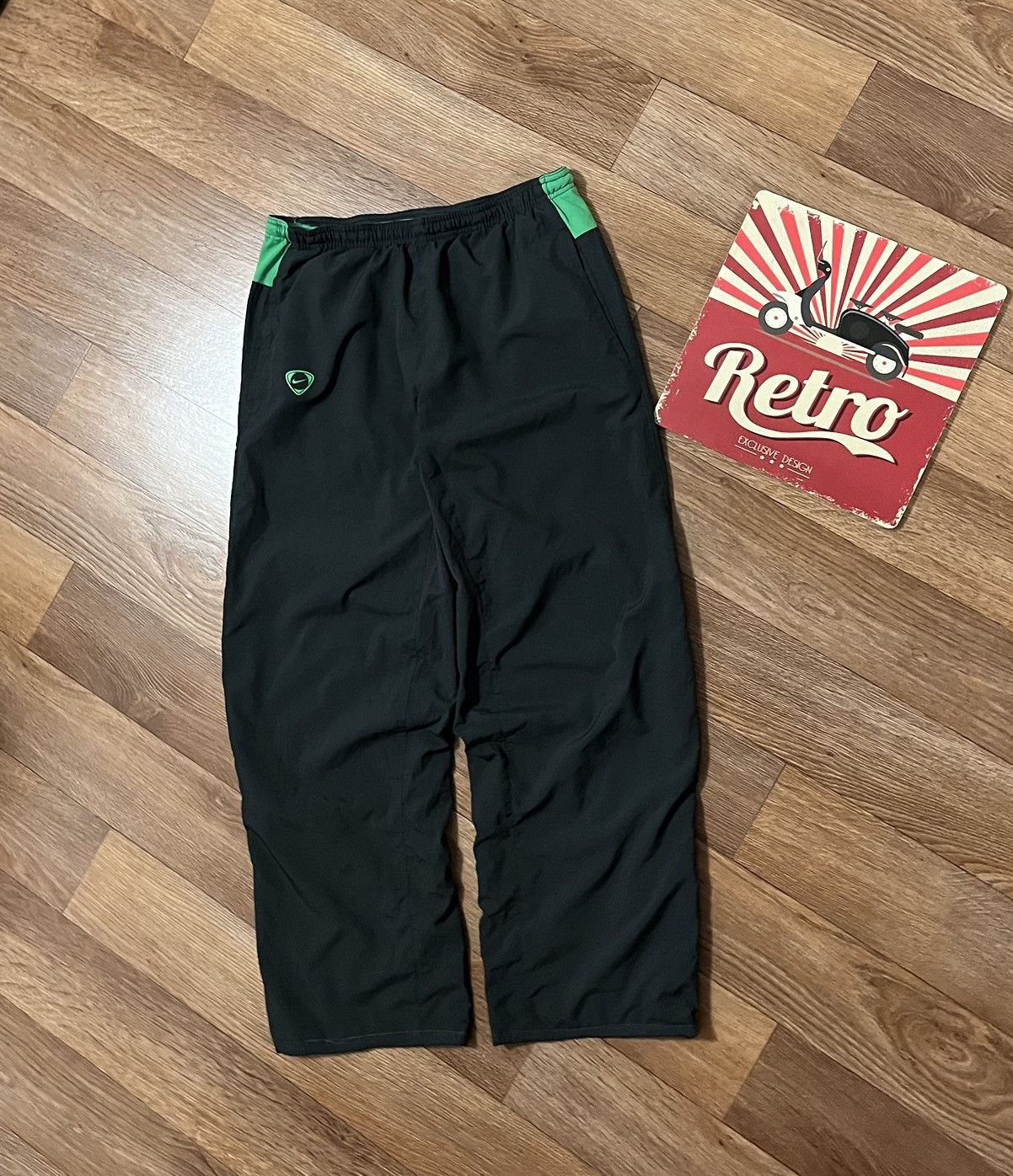 Nike Vintage Nike Swoosh Baggy Sweatpants Size US 32 / EU 48 - 2 Thumbnail